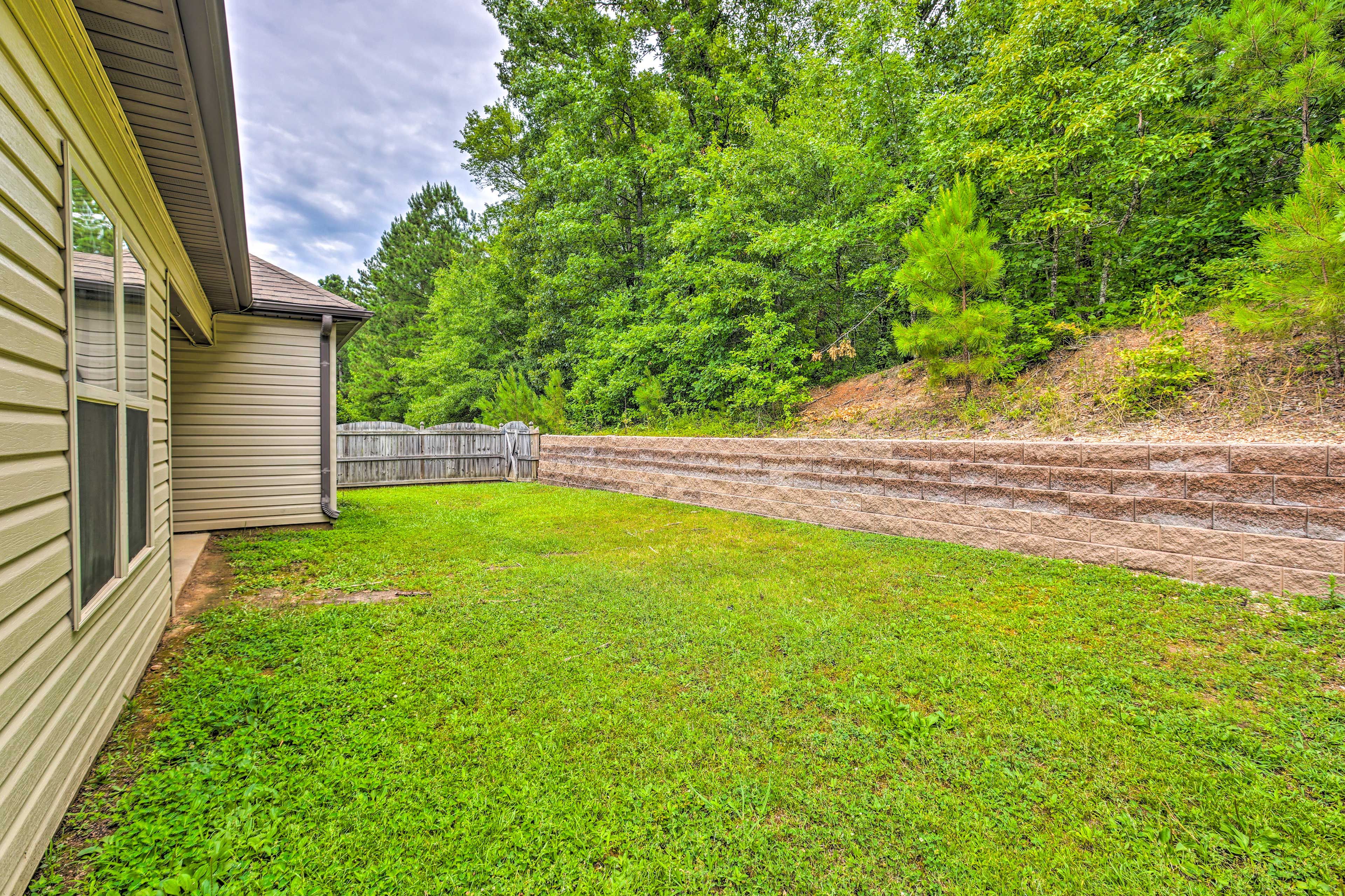 Fenced Backyard | Covered Patio w/ Adirondack Chairs | Pet-Friendly