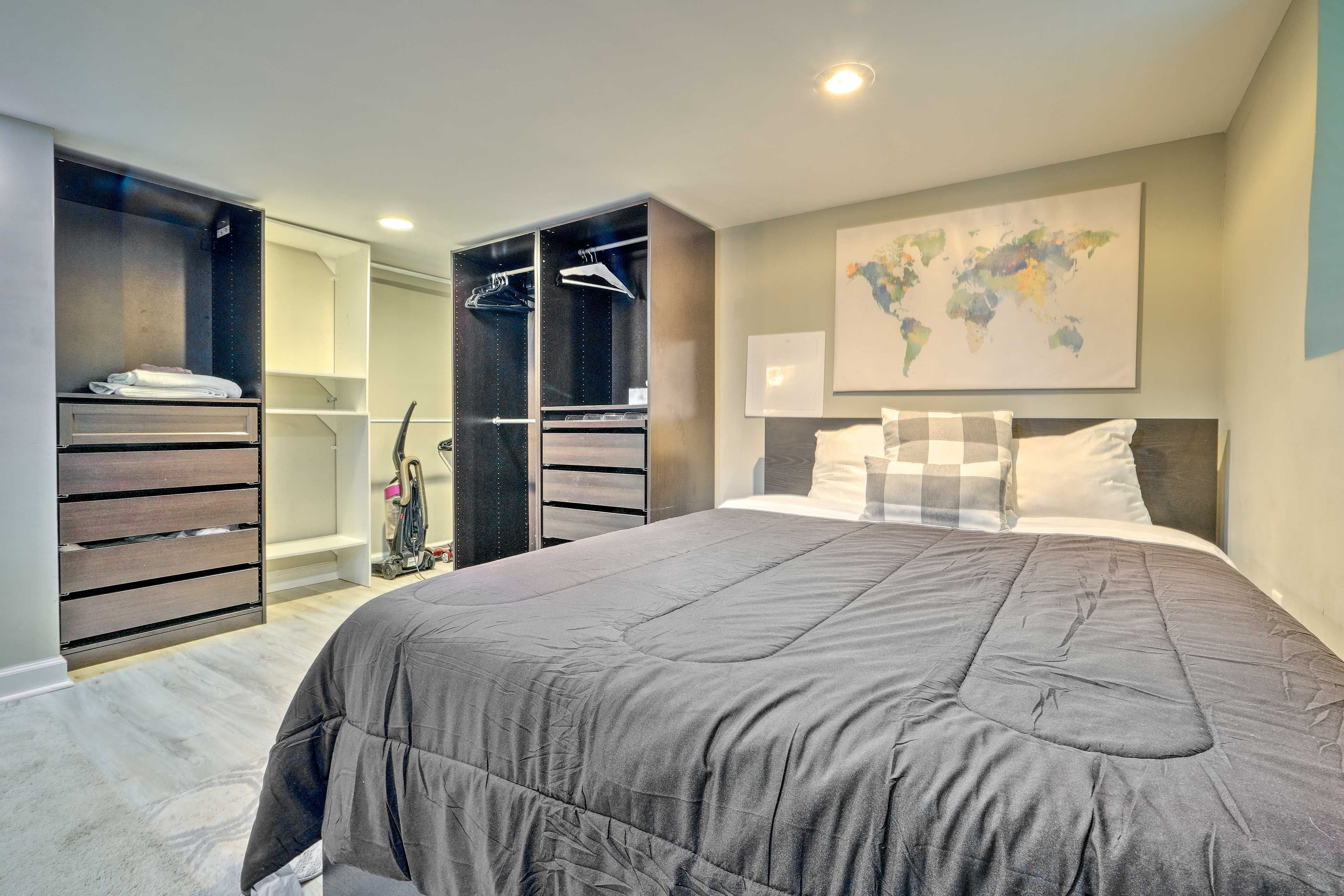 Studio | Queen Bed | Linens Provided