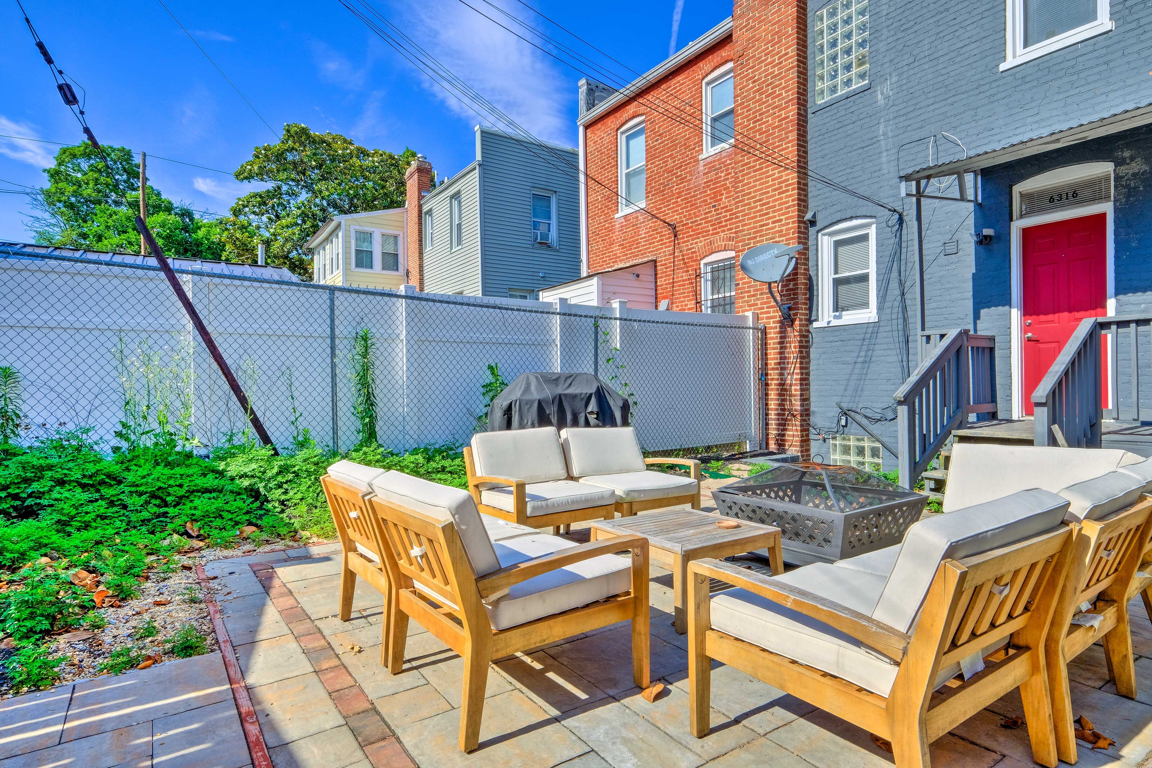 Shared Yard | Fire Pit (Bring Your Own Wood) | Gas Grill (Propane Not Provided)