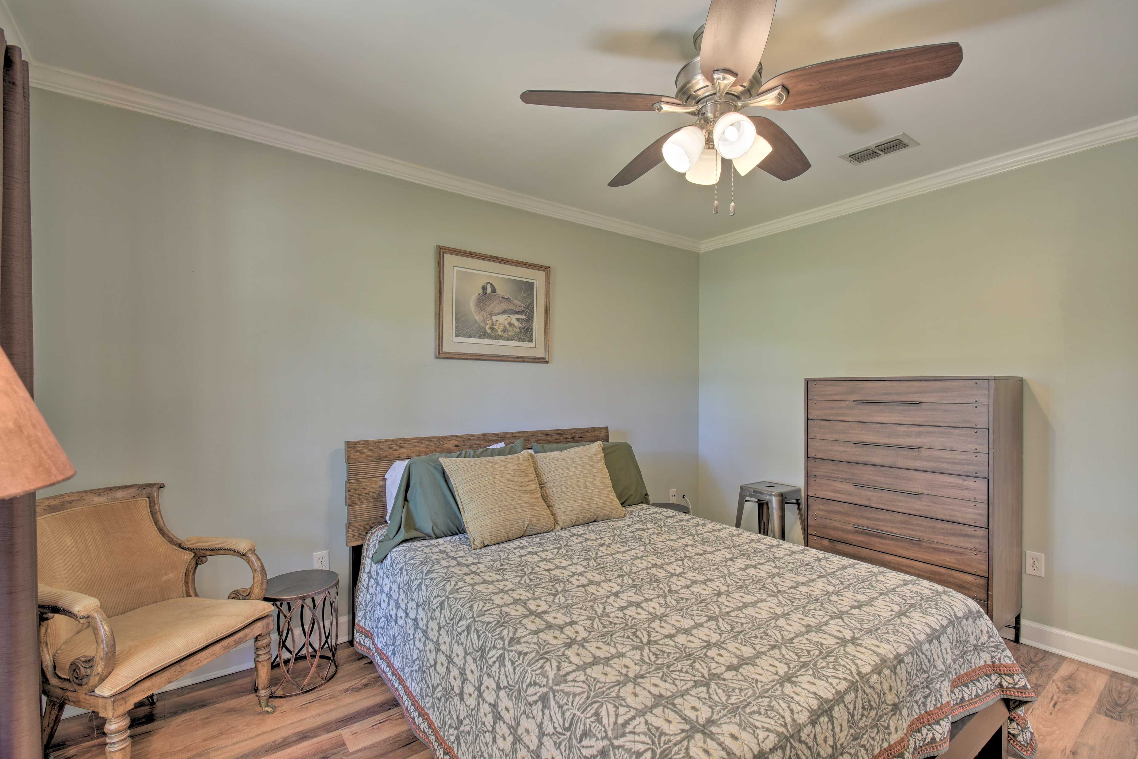 Bedroom 3 | Queen Bed