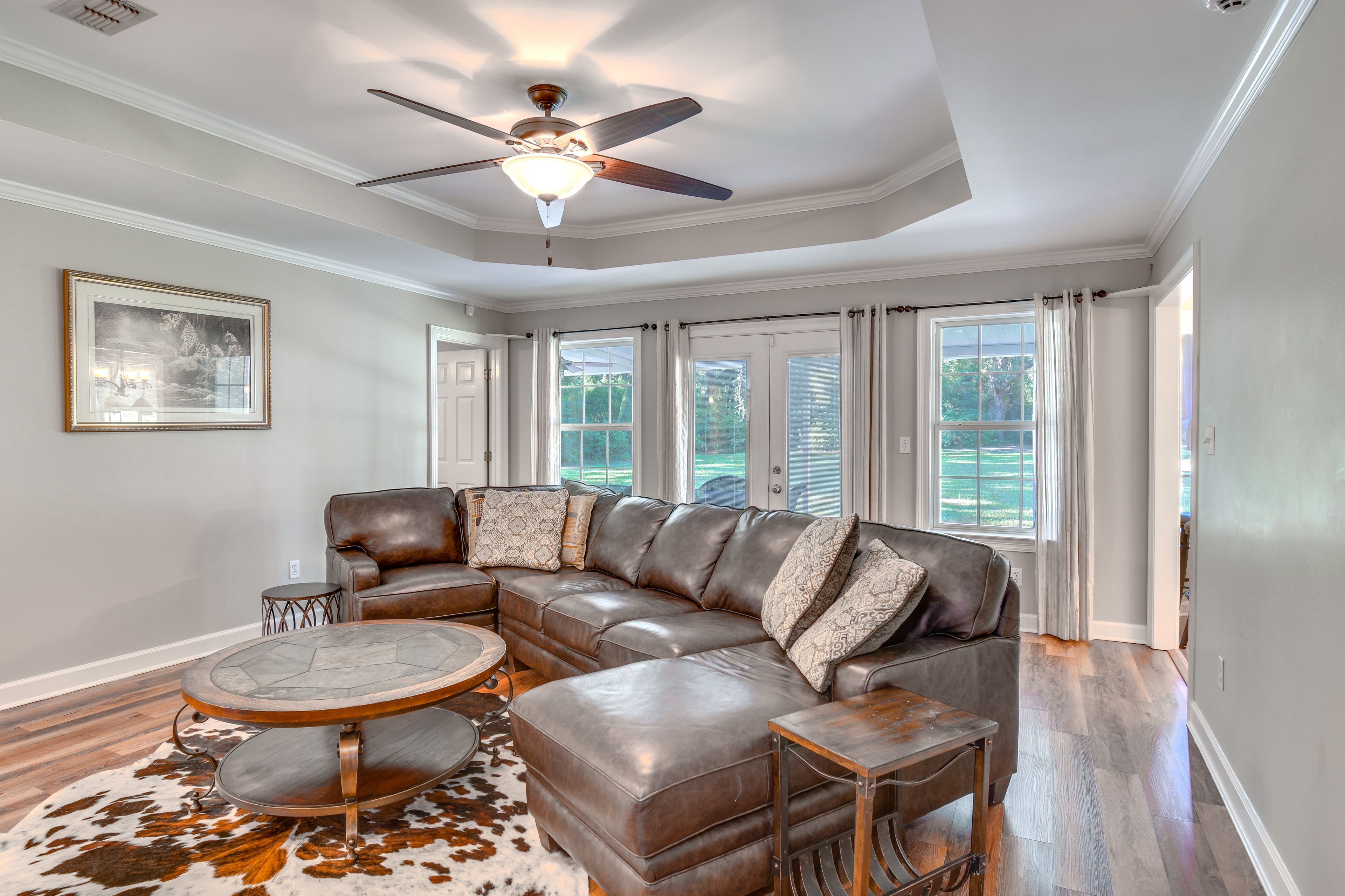 Living Room | Free WiFi | Central A/C | Books