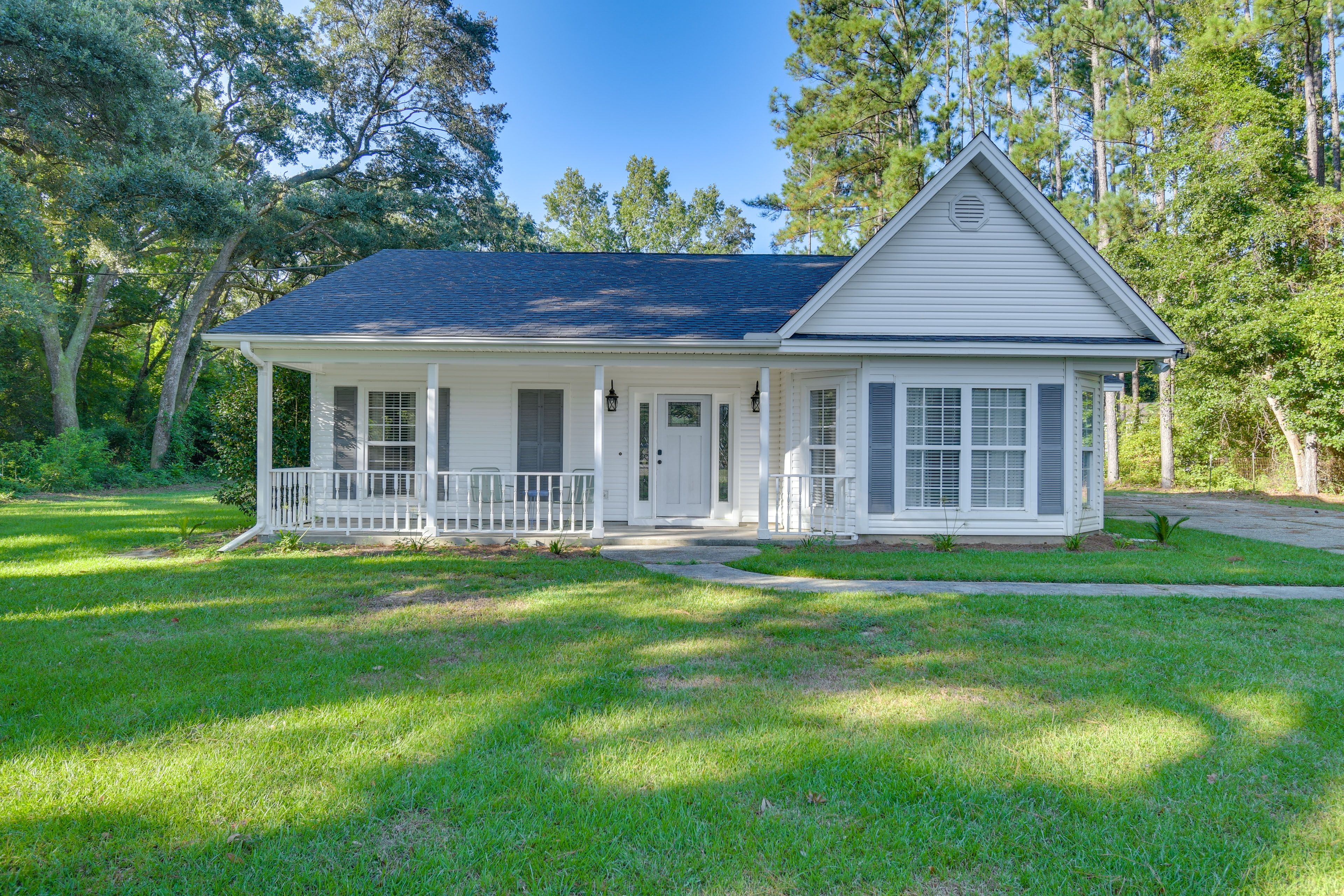 Fairhope Vacation Rental | 3BR | 2BA | 2 Steps Required for Entry | 1,881 Sq Ft