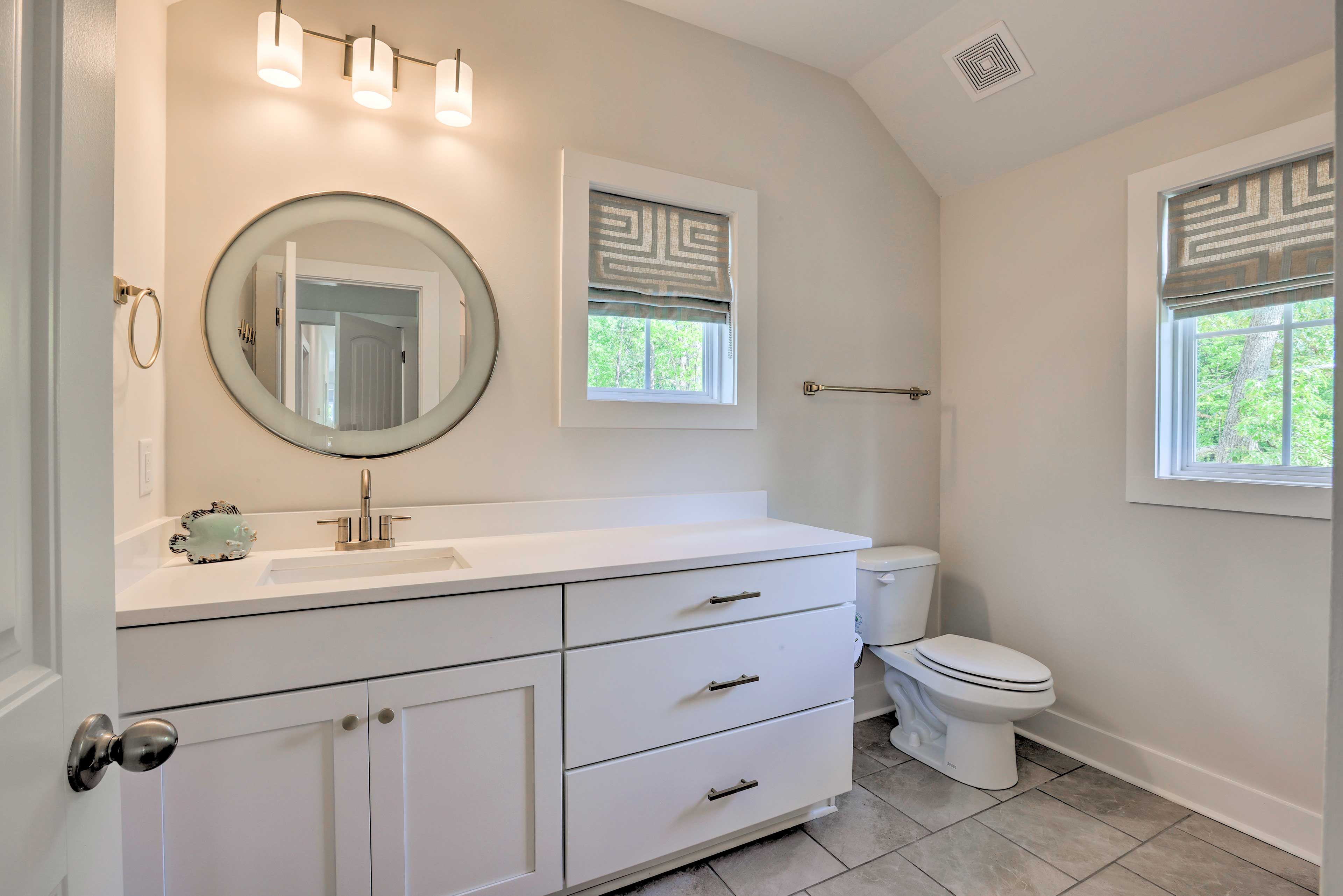 Full Bathroom | Hair Dryer