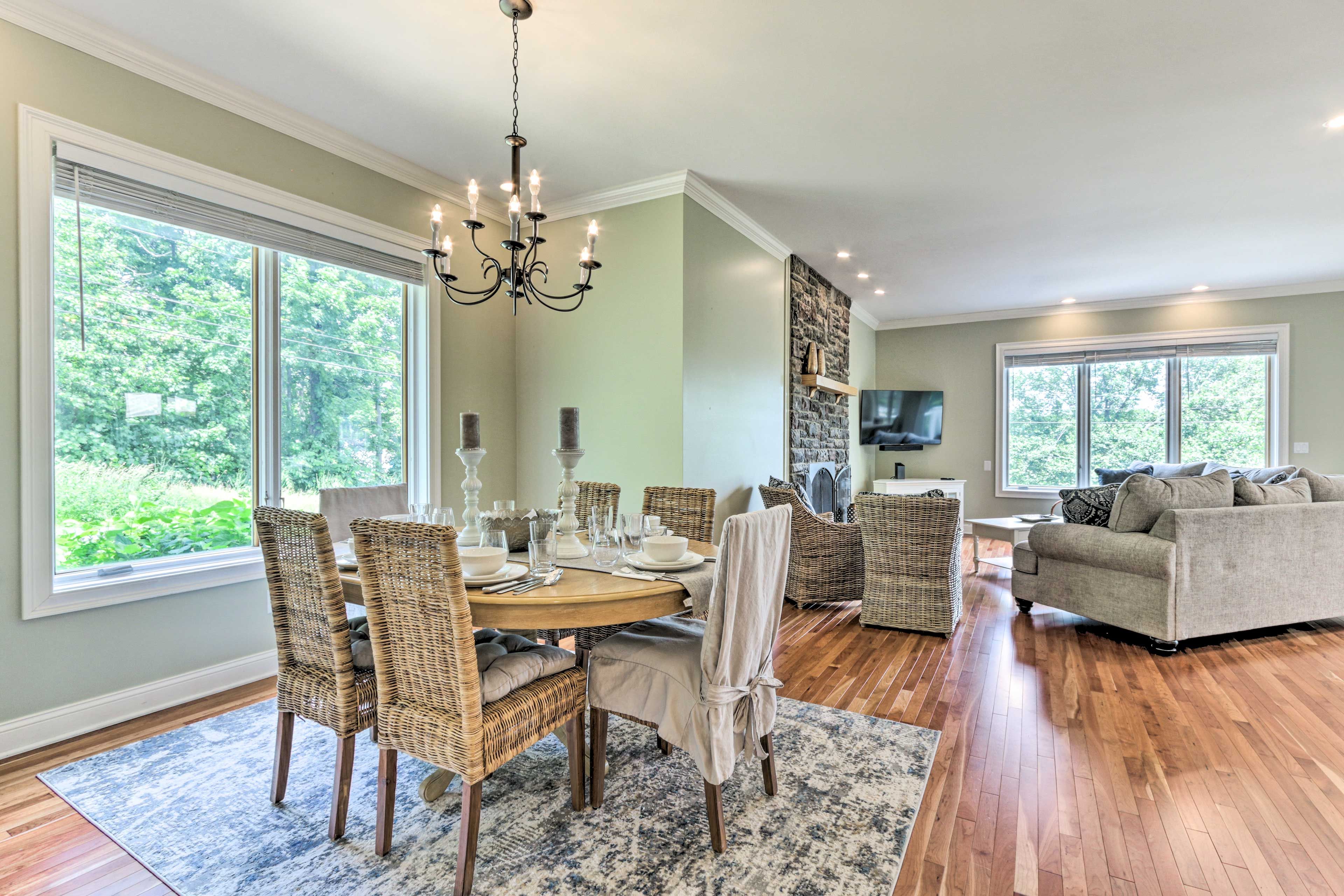Dining Area | Dishware & Flatware Provided | Breakfast Bar w/ Additional Seating