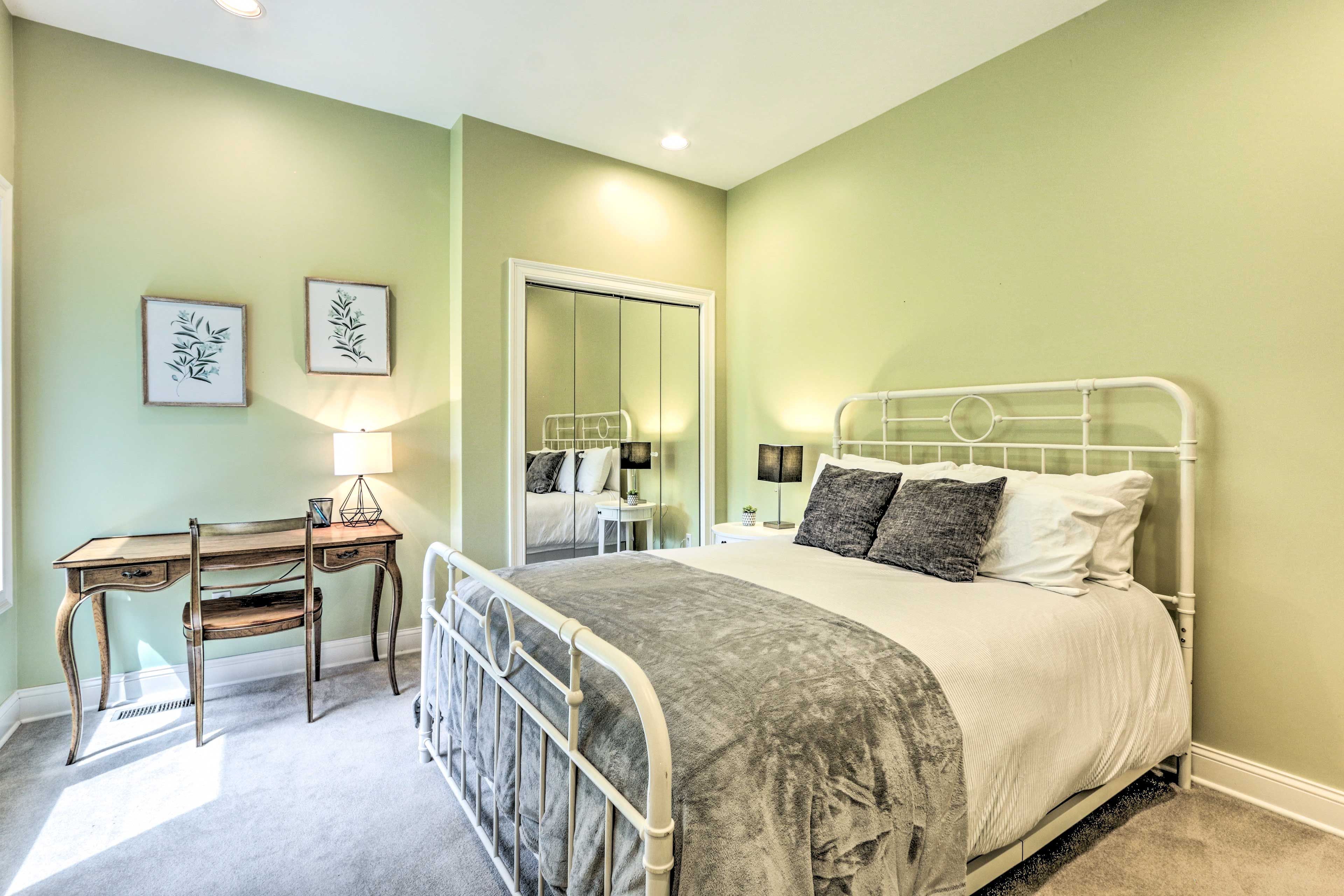 Bedroom 2 | Queen Bed | Laptop-Friendly Workspace
