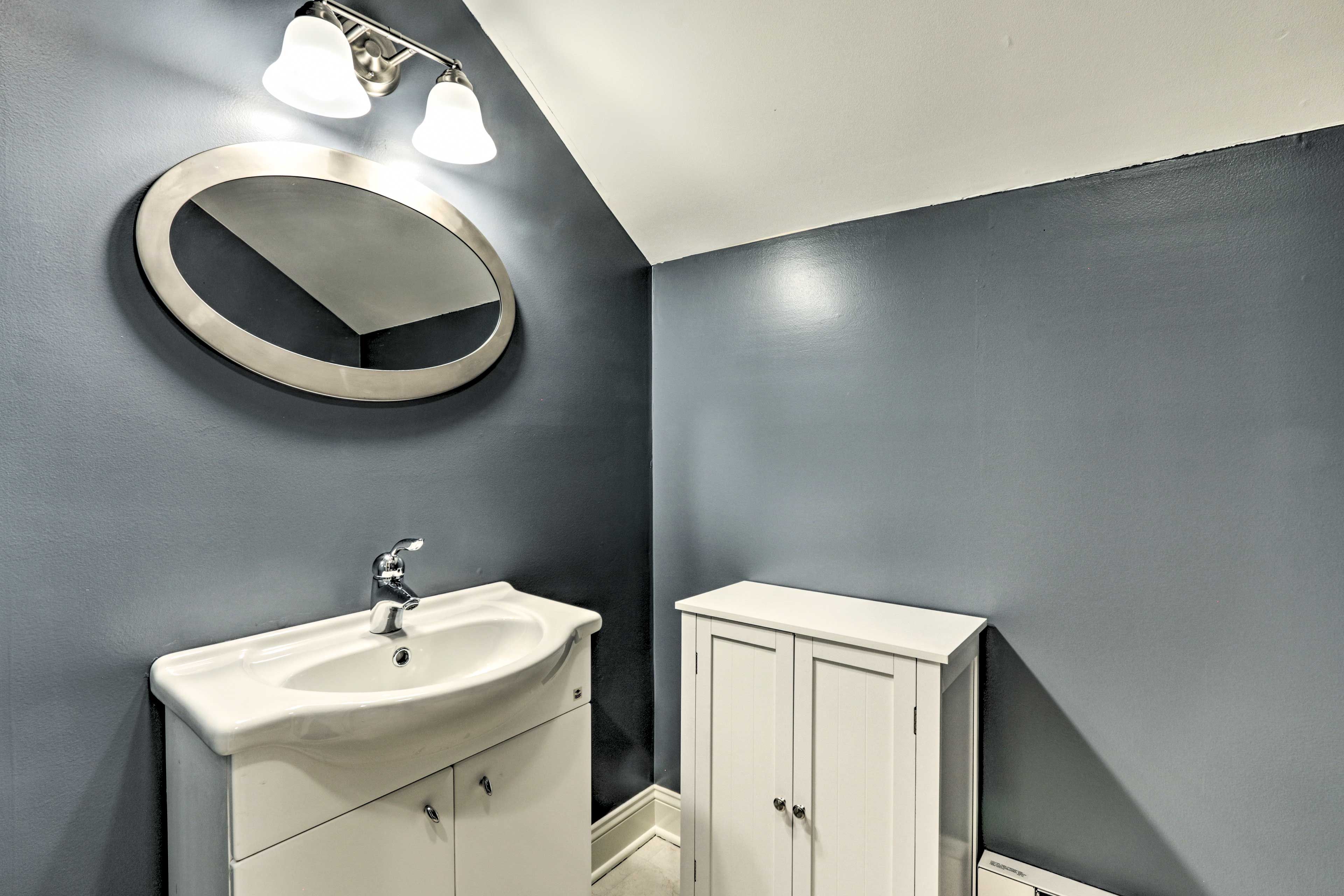 Half Bathroom | 2nd Floor