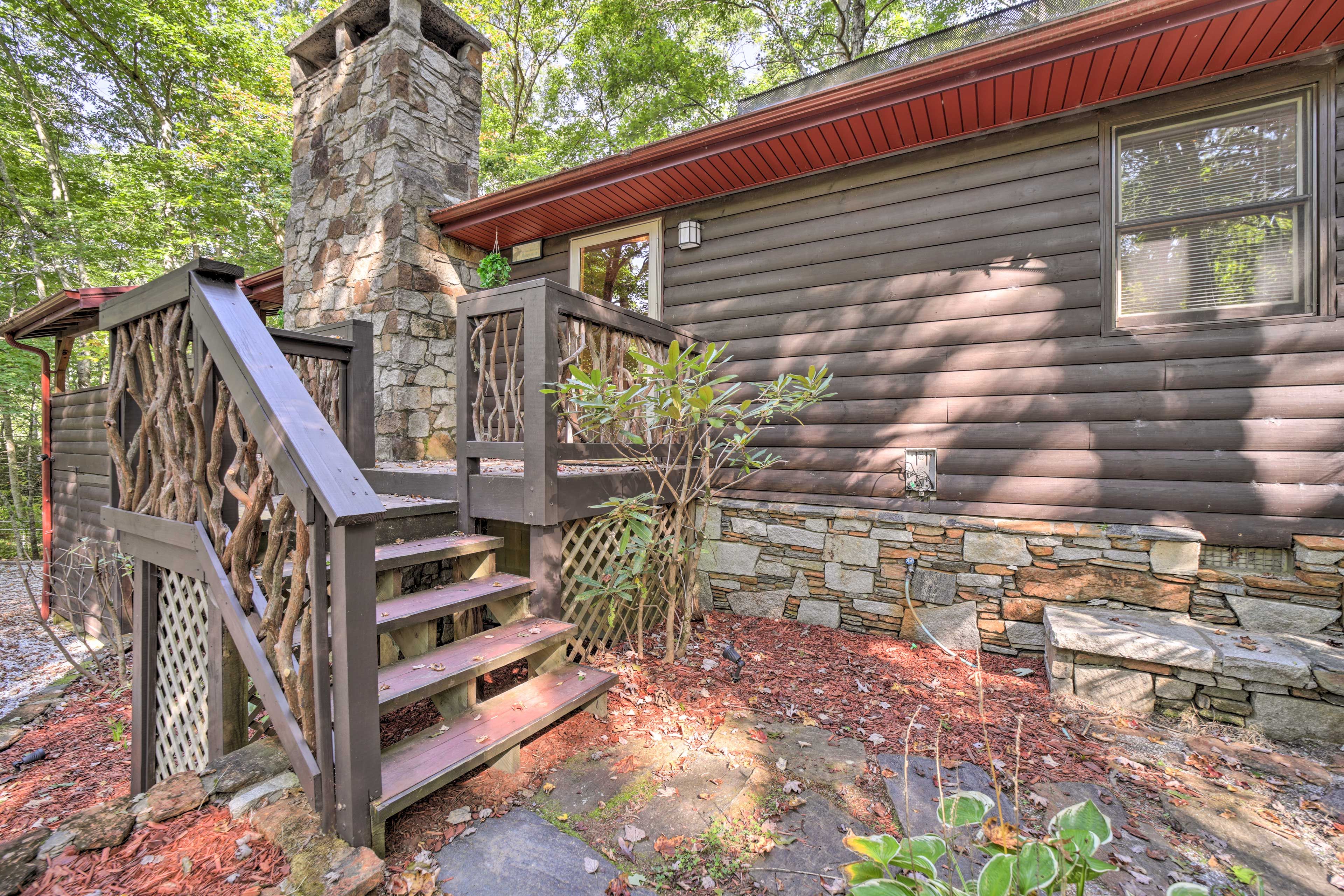 Cabin Entrance | Stairs to Enter