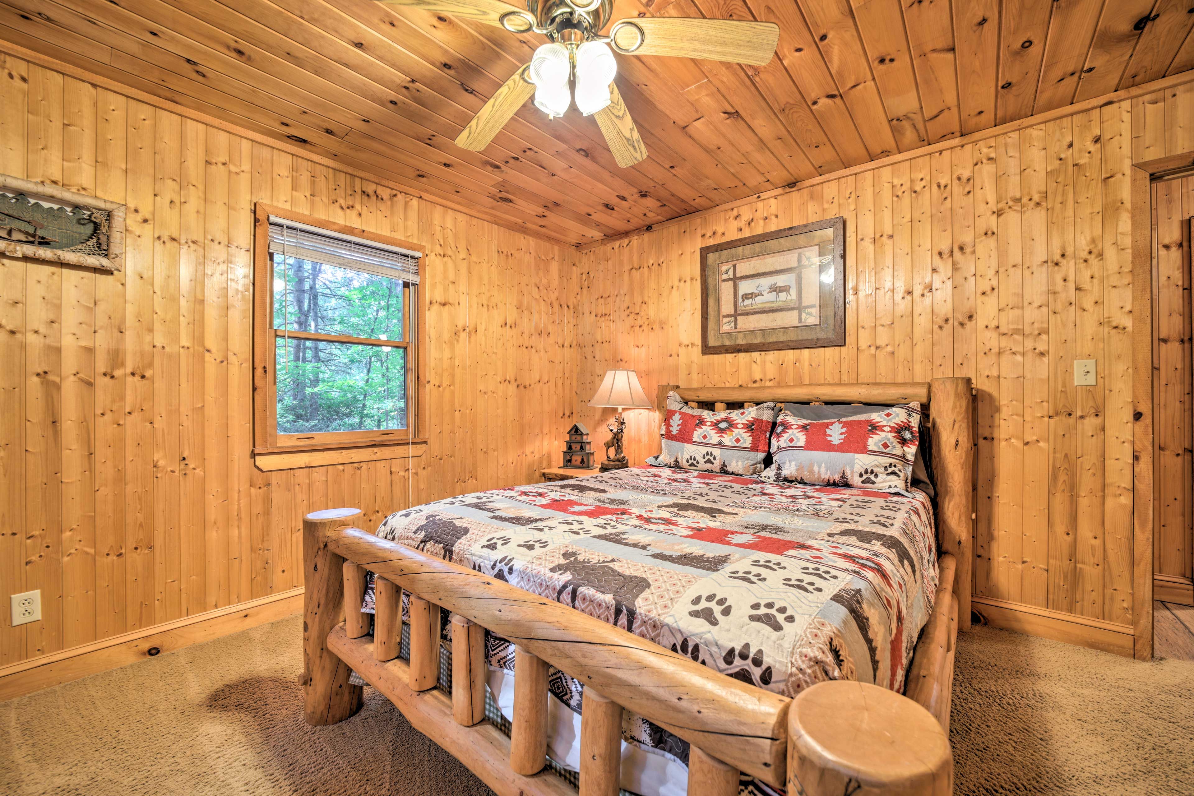 Bedroom 1 | Main Level | Queen Bed | Linens Provided