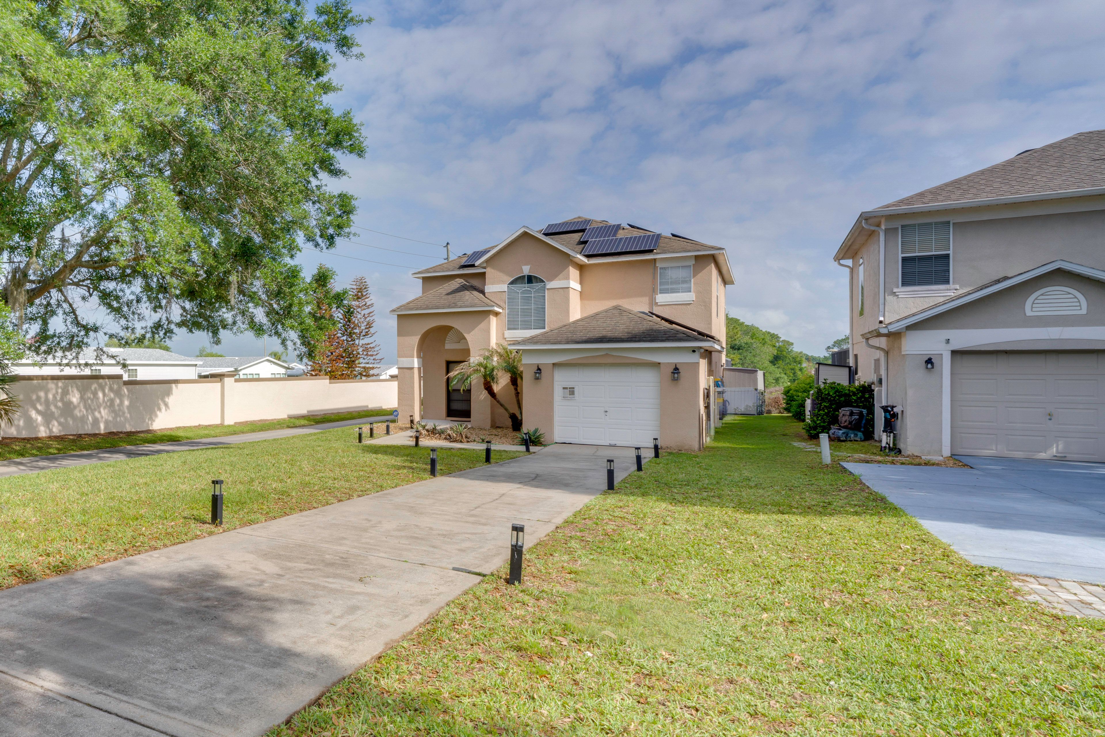 Exterior | Driveway (3 Vehicles)