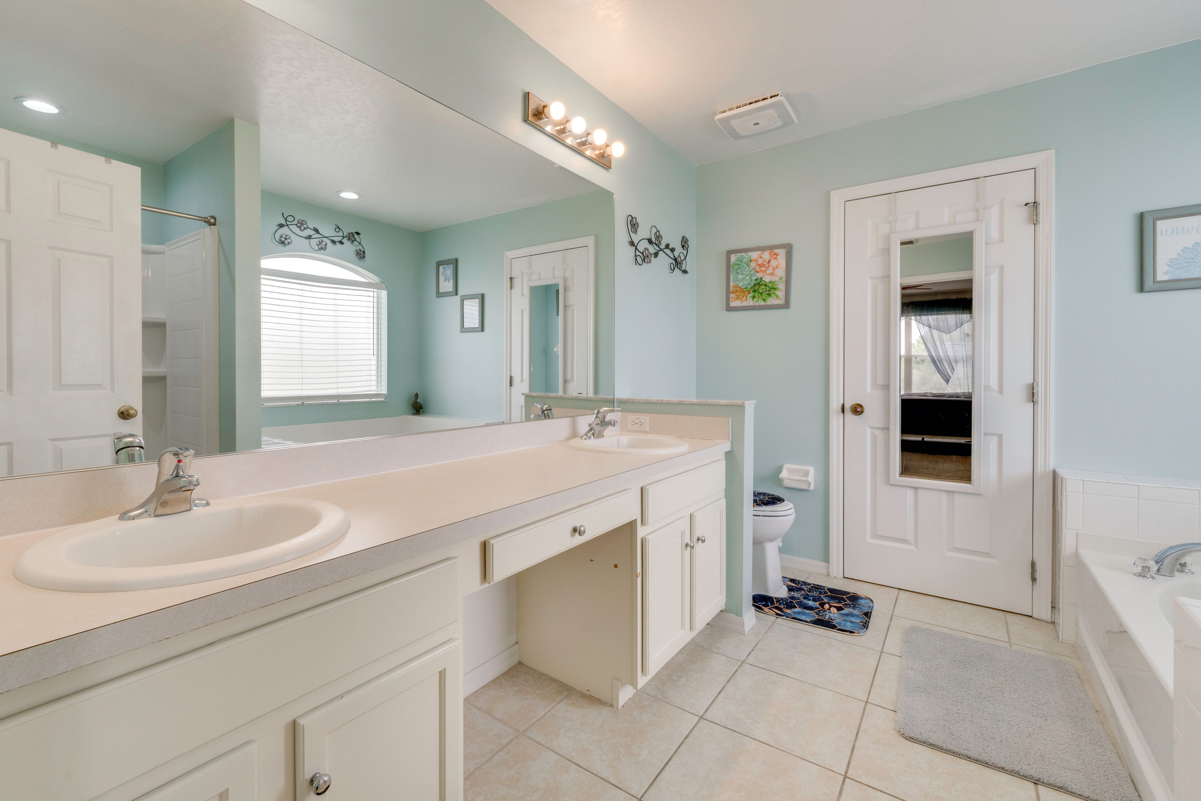 Bathroom | 2nd Floor