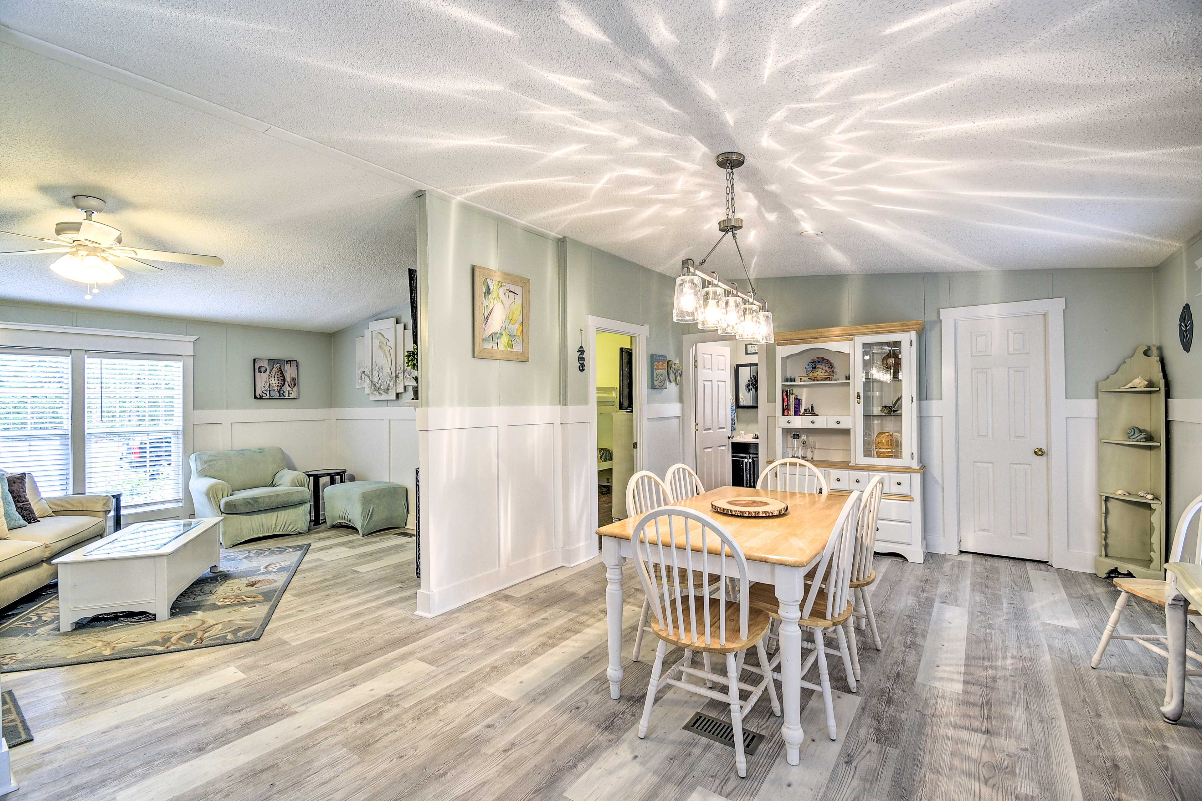 Dining Area | Dishware & Flatware Provided