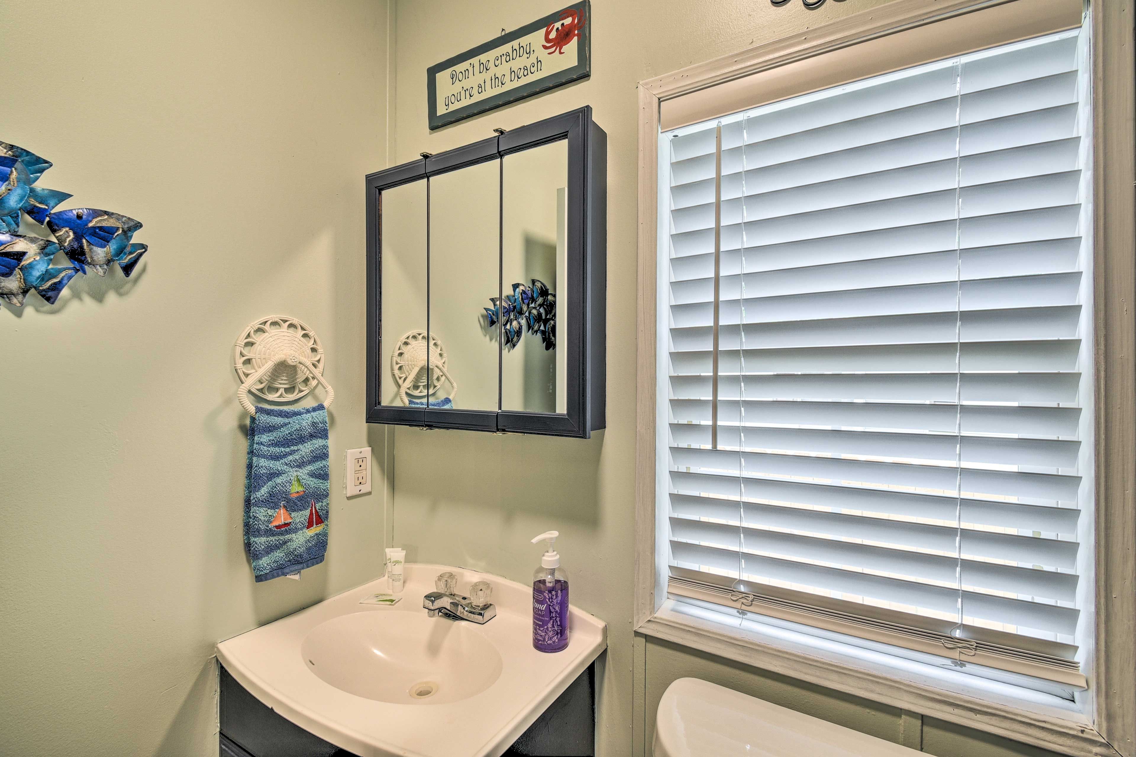 Full Bathroom | Complimentary Toiletries
