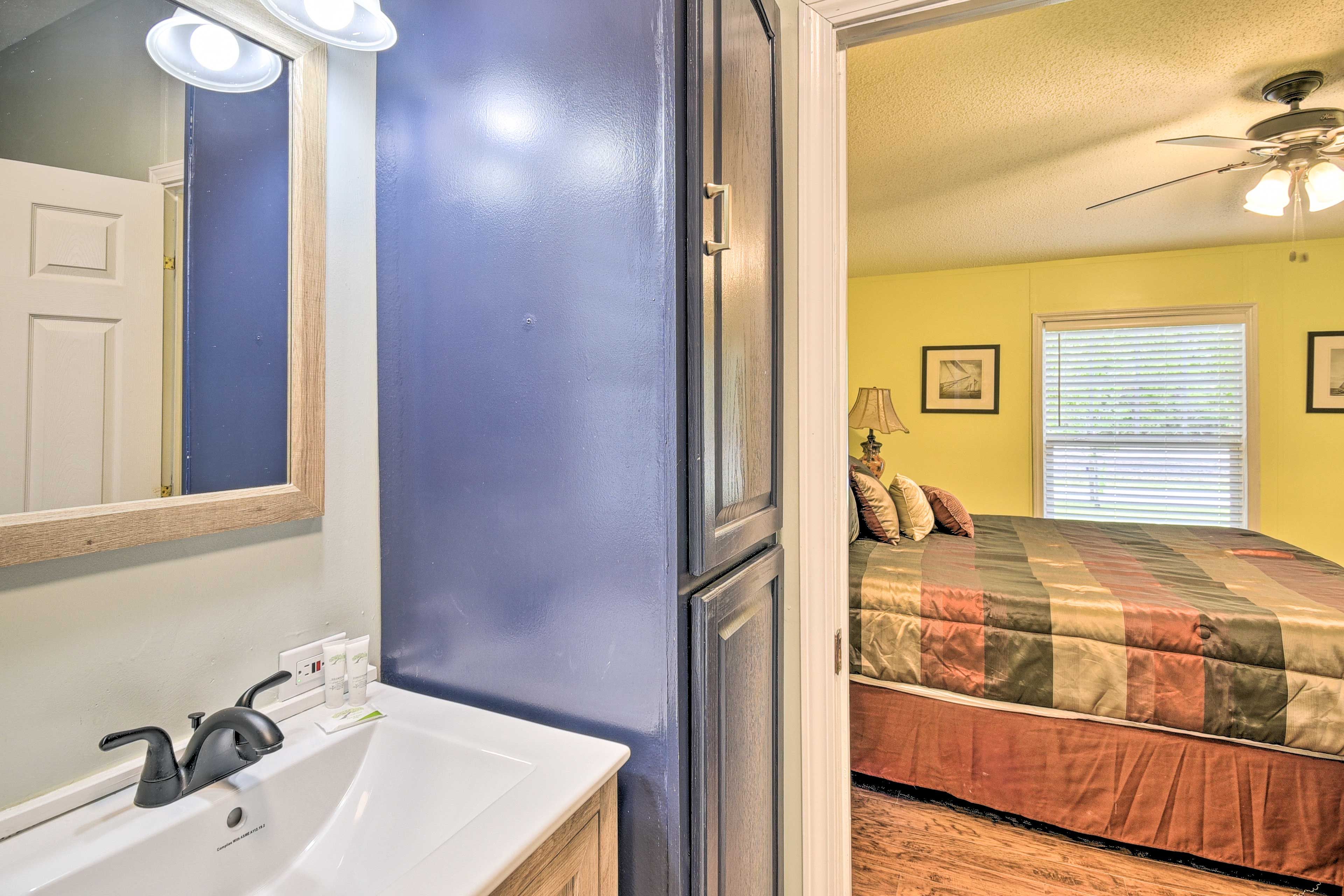 En-Suite Bathroom | Towels Provided