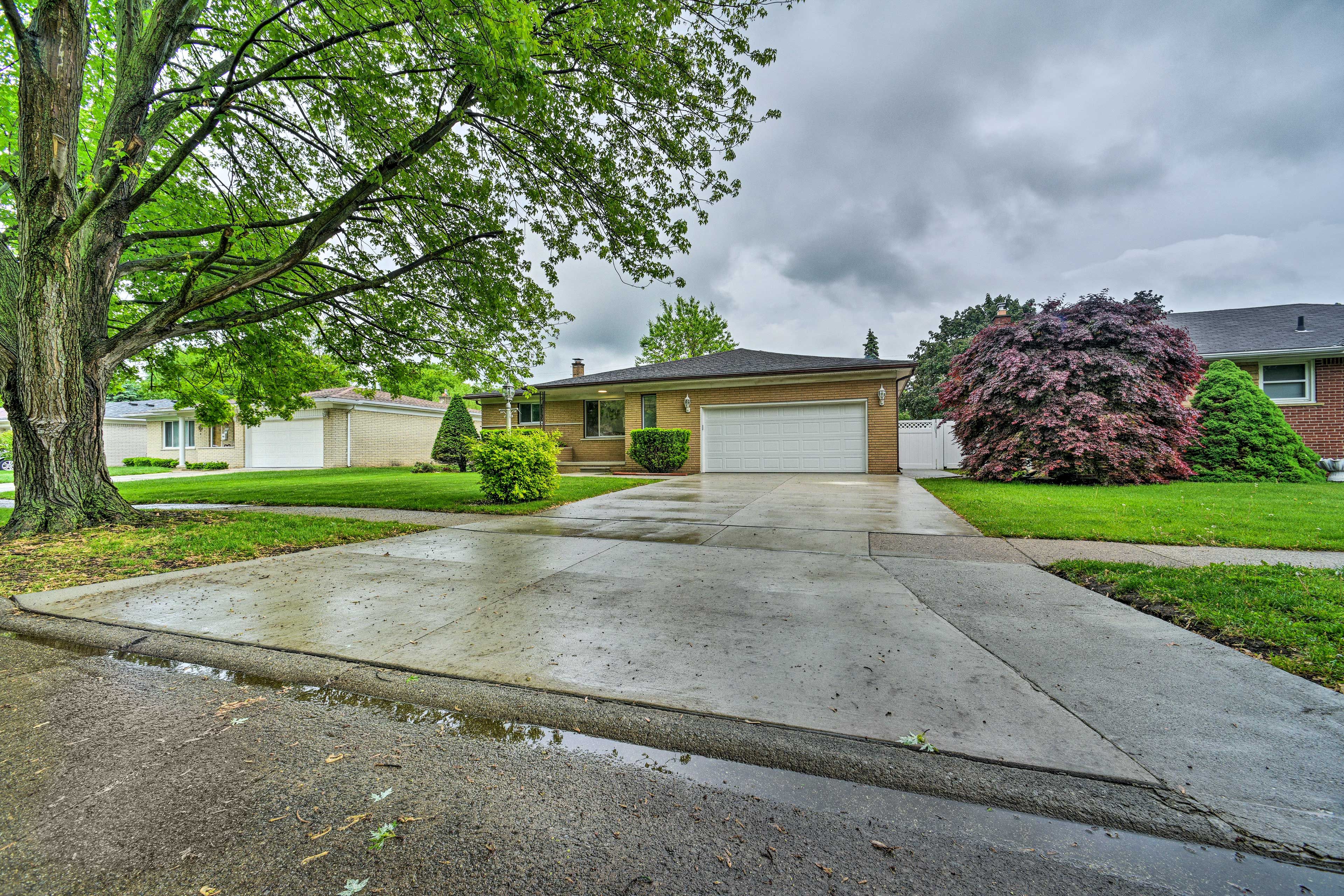Parking | Garage (1 Vehicle) | Driveway (2 Vehicles)
