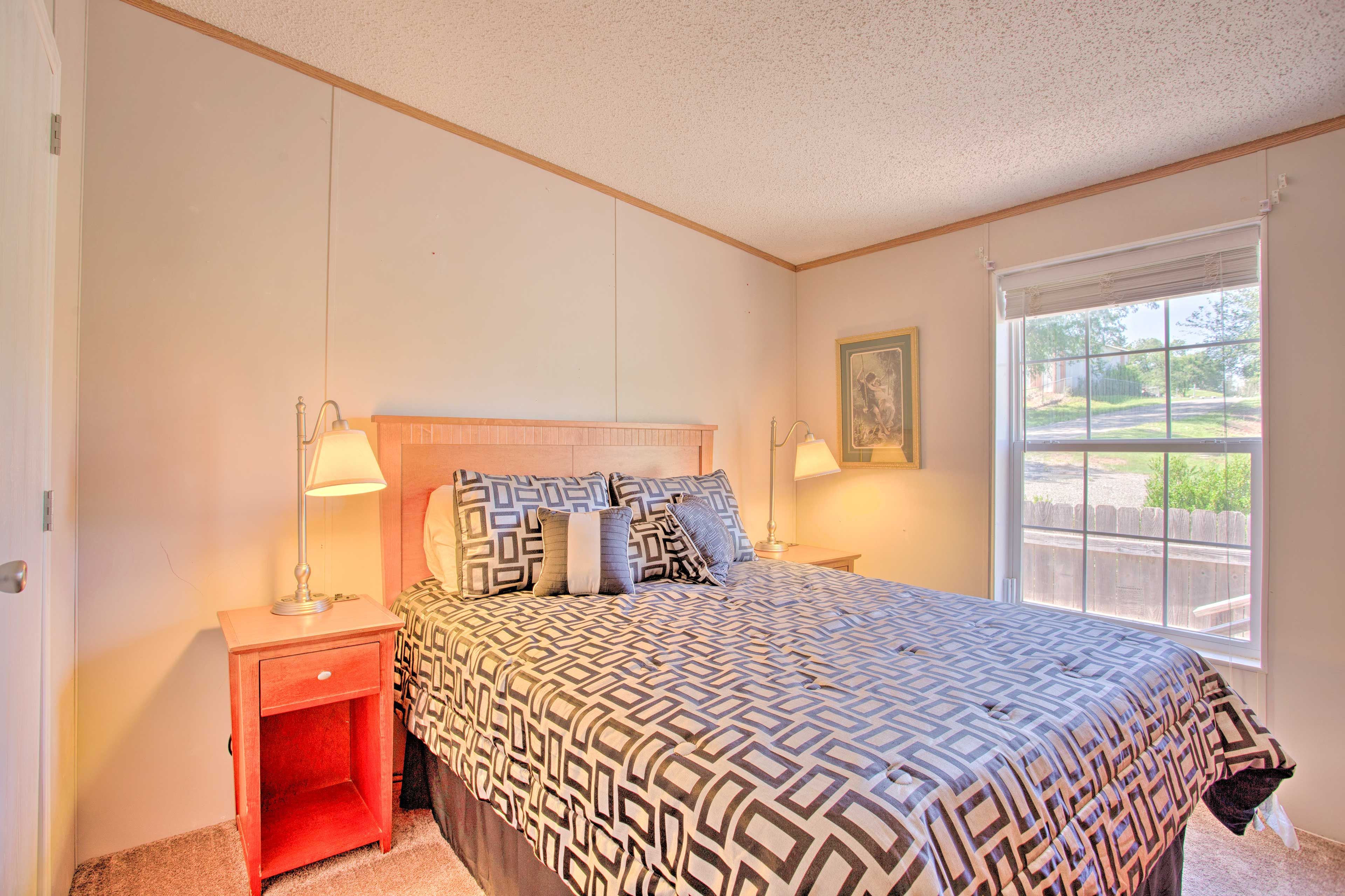 Bedroom 2 | Queen Bed
