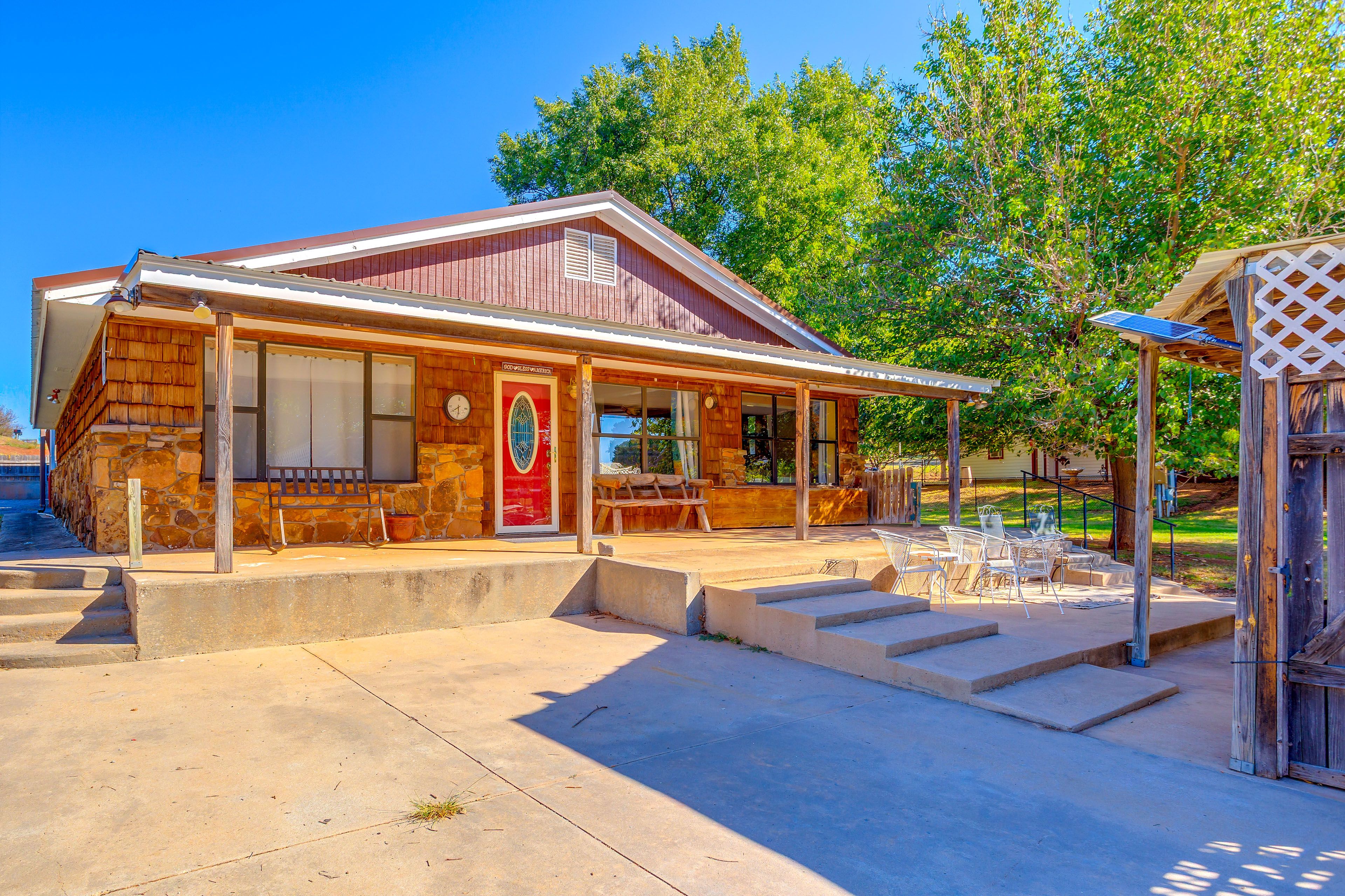 Butler Vacation Rental | 3BR | 2BA | Stairs to Access | 1,900 Sq Ft