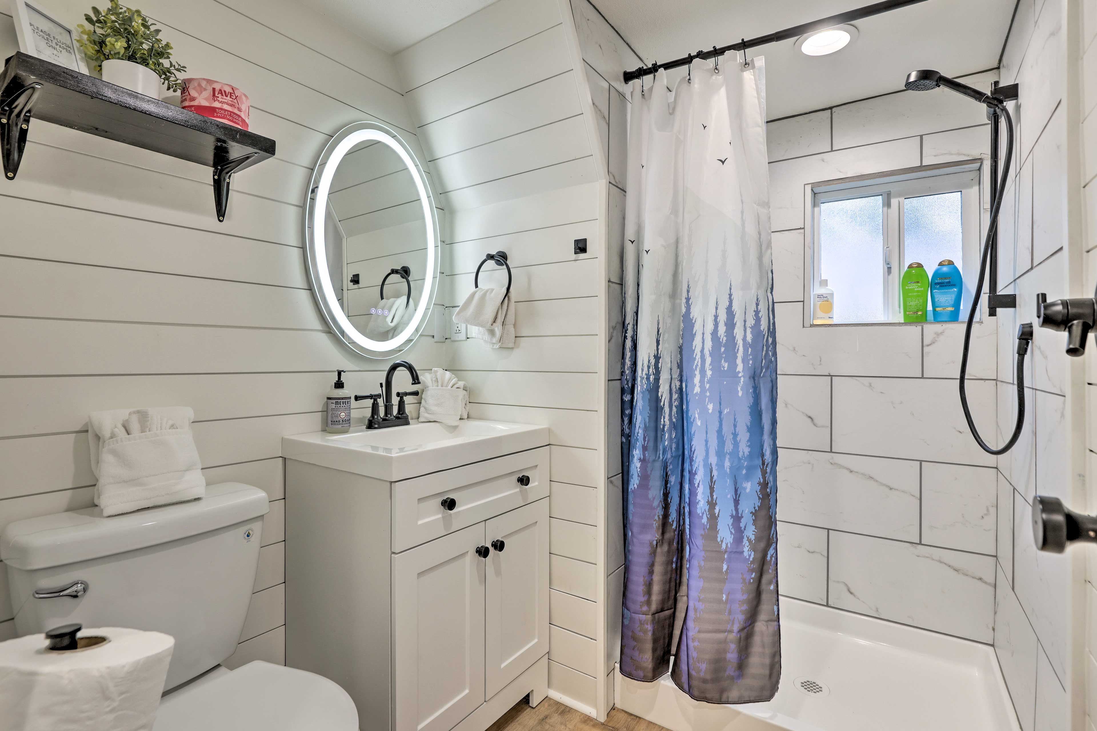 Full Bathroom | Towels Provided | Complimentary Toiletries | Hair Dryer