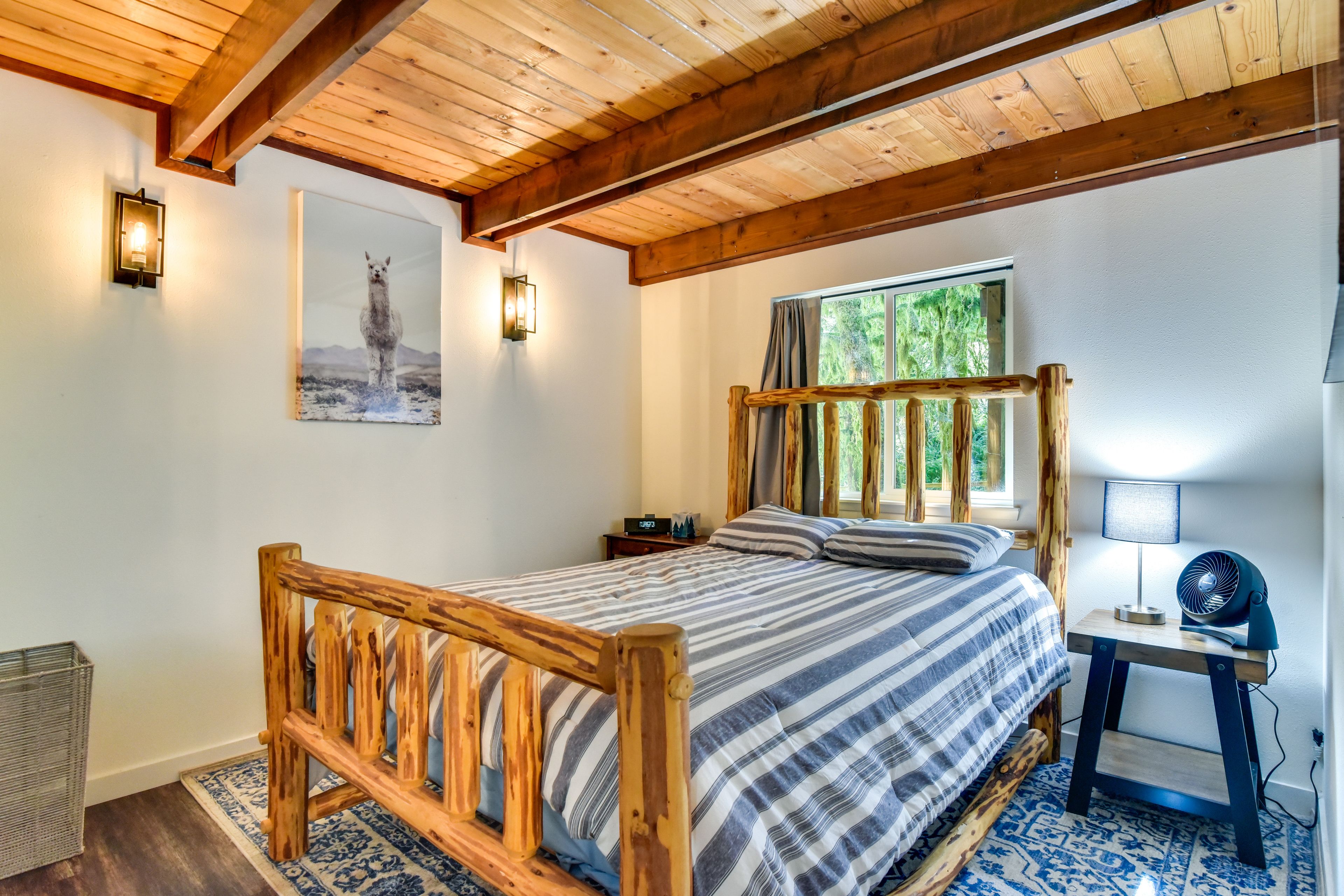Bedroom | Queen Bed | 1st Floor