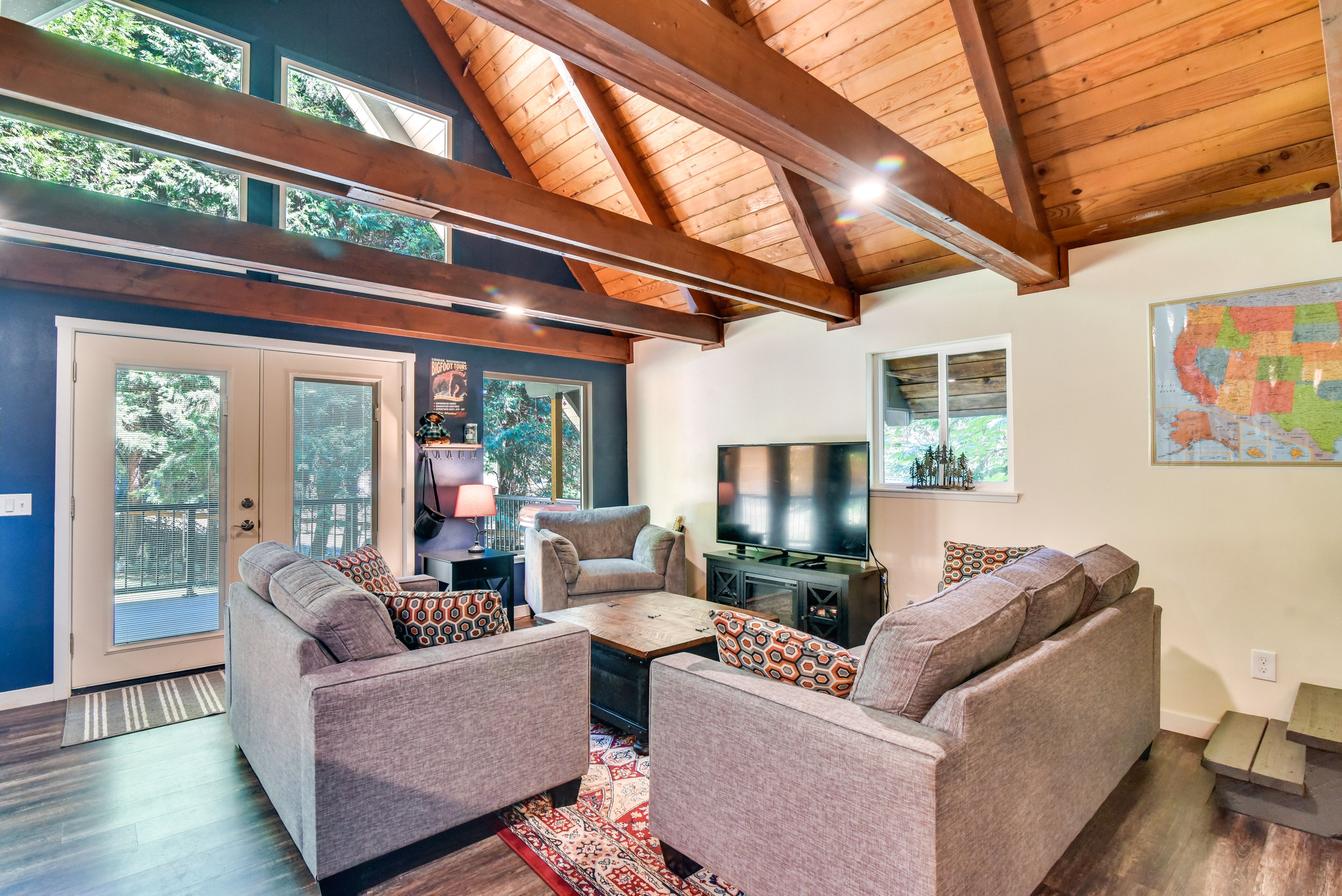 Living Room | 1st Floor | Free WiFi