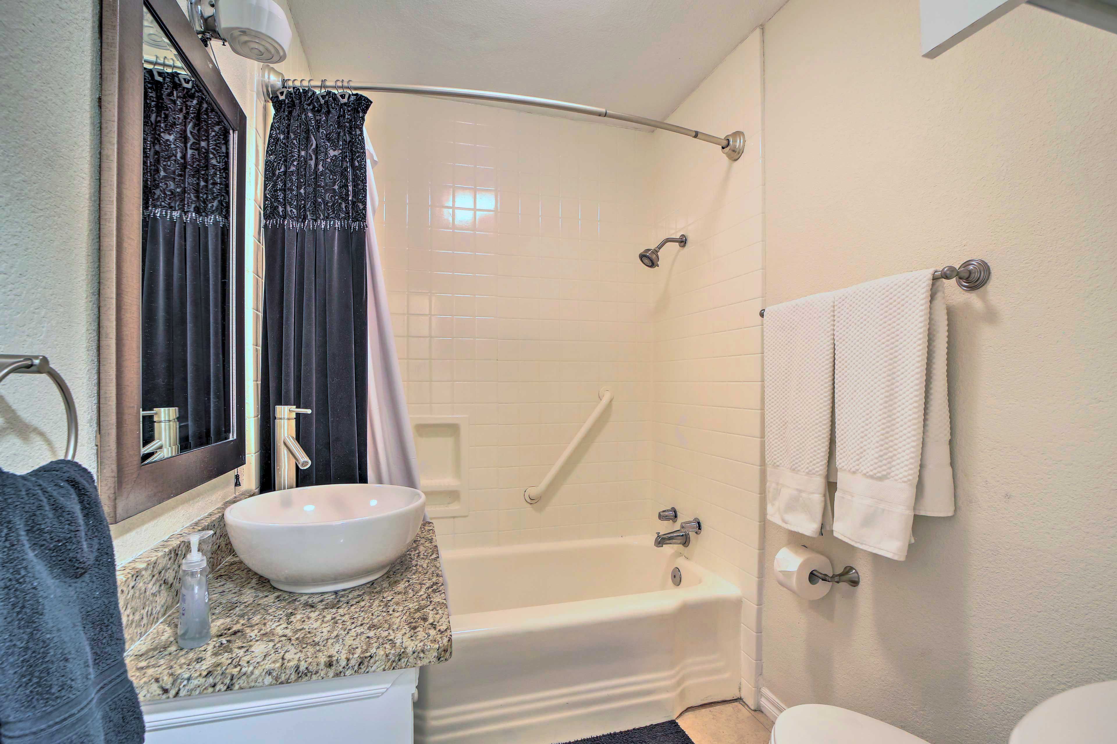 Full Bathroom | Complimentary Toiletries | Hair Dryer | Towels Provided