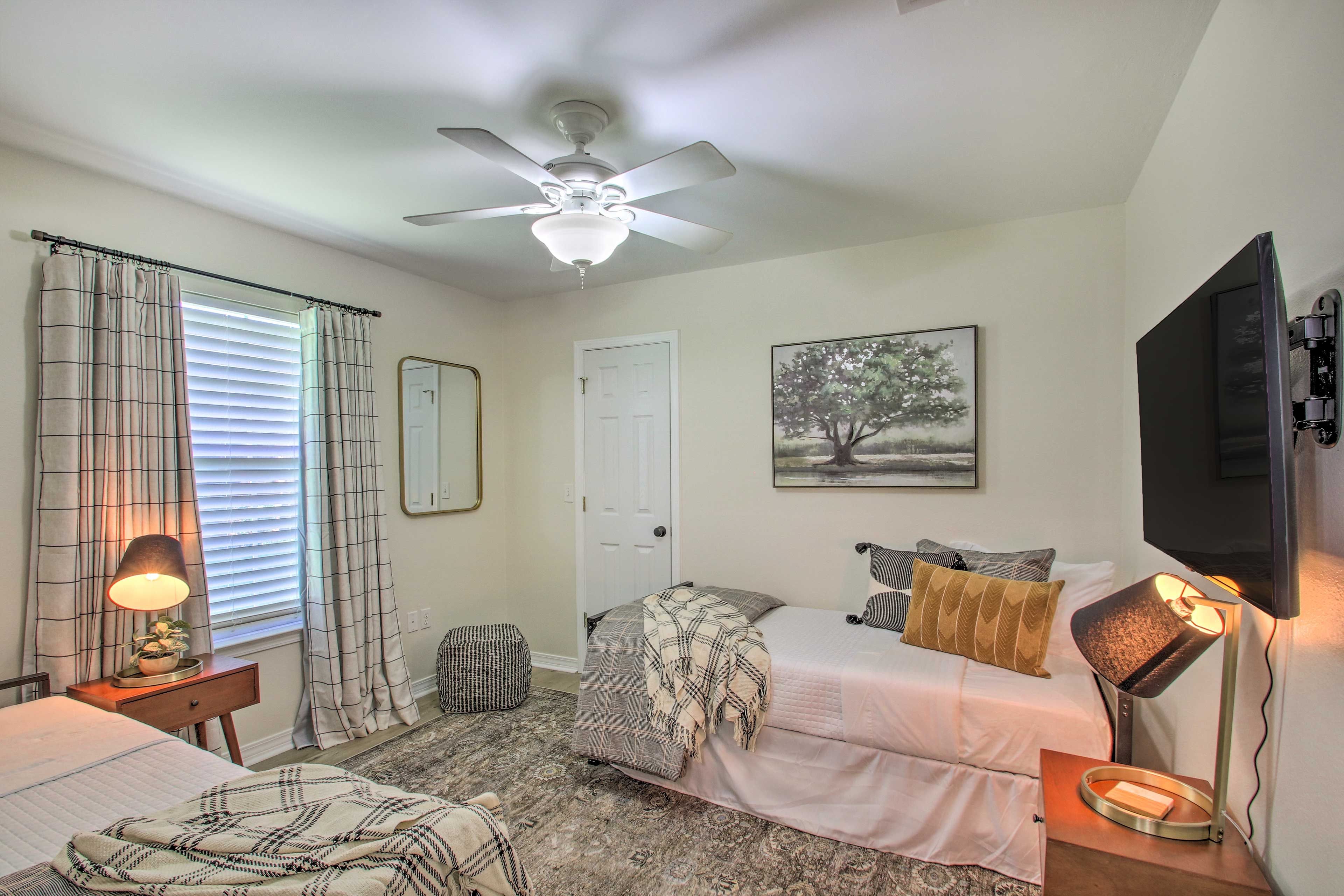 Bedroom 3 | 2 Twin Beds w/ Twin Trundles | Smart TV | Walk-In Closet