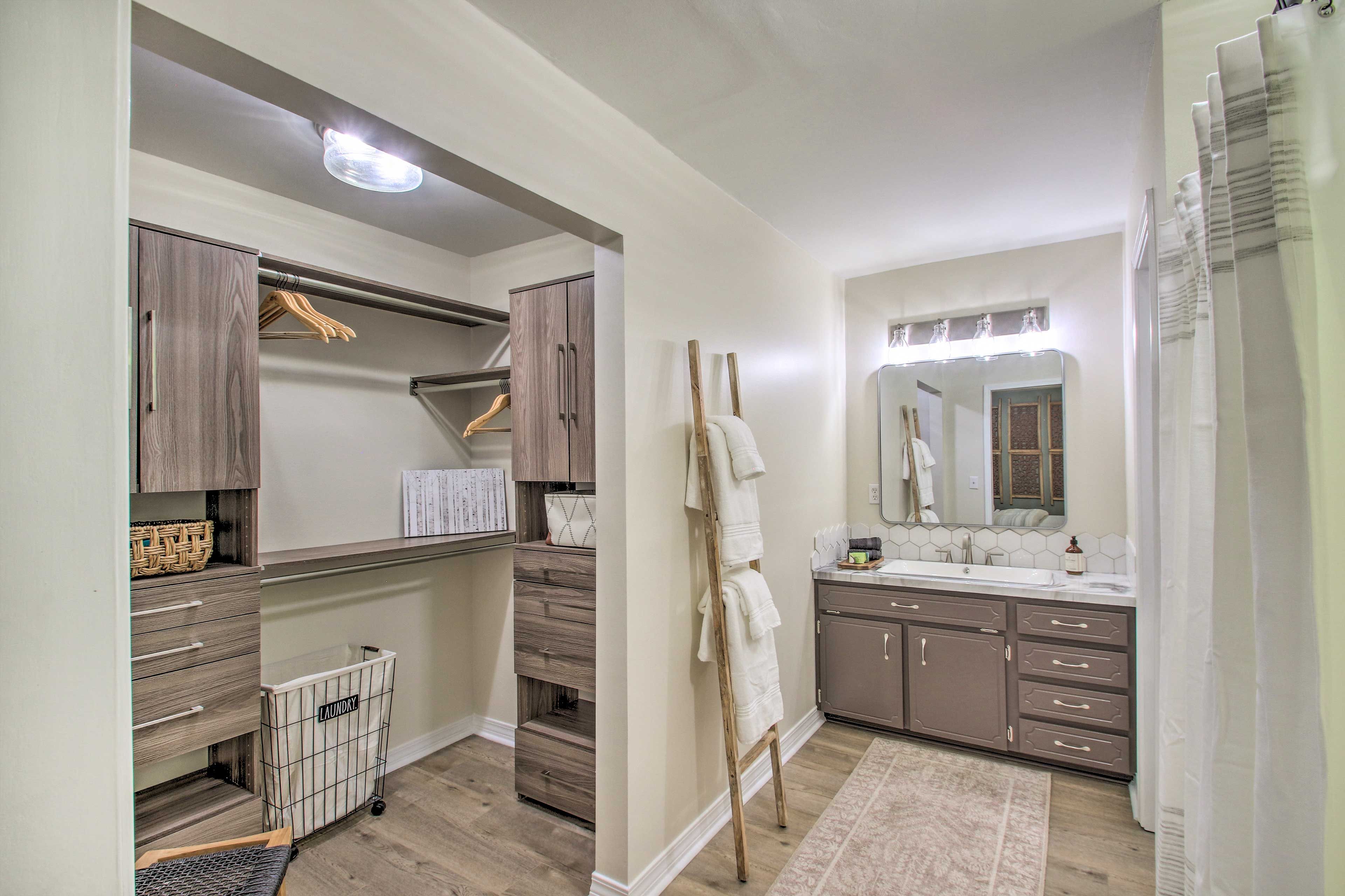 En-Suite Bathroom | Walk-In Closet | Complimentary Toiletries | Hair Dryer