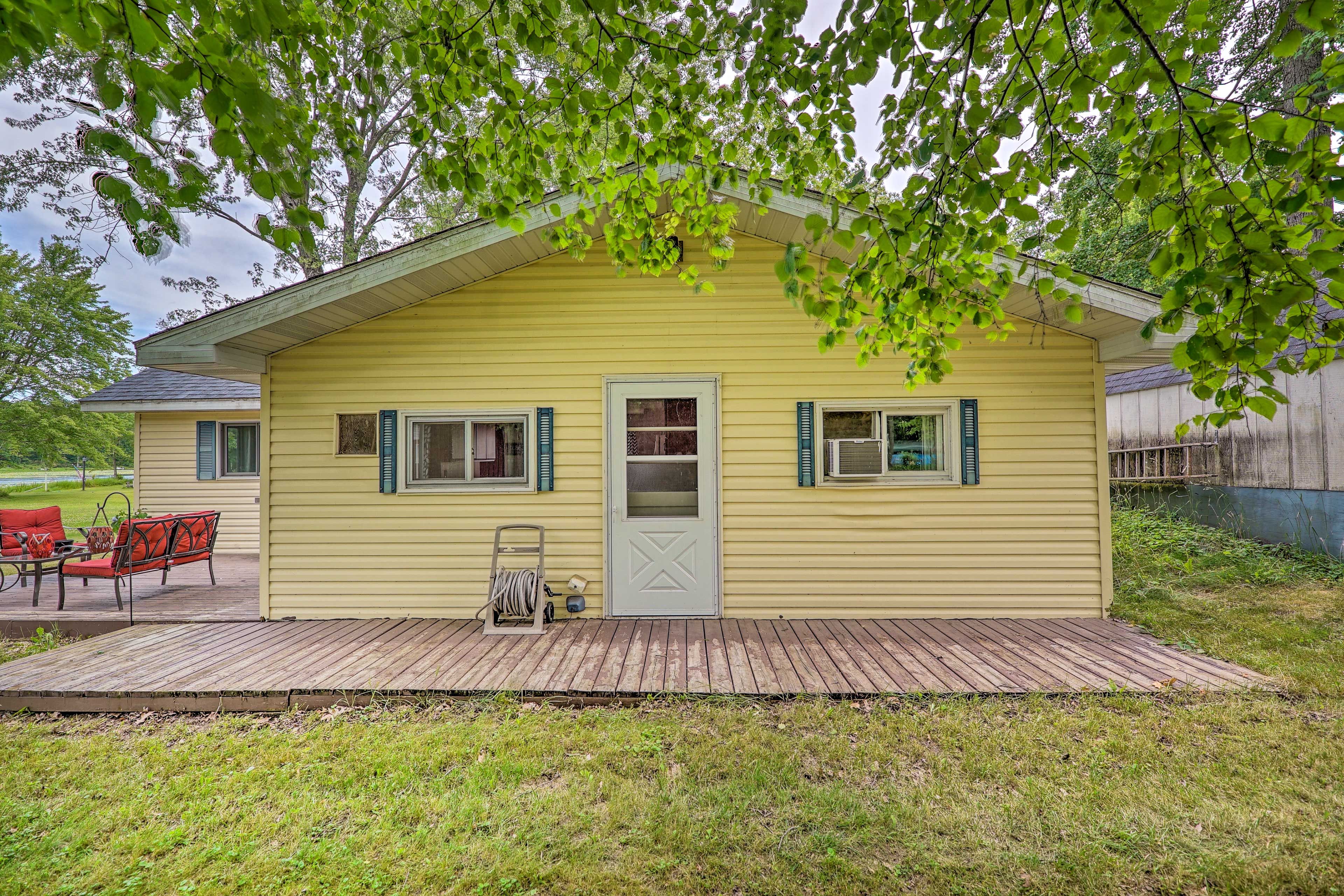 Property Exterior | Driveway (4 Vehicles) | Trailer Parking Allowed On-Site