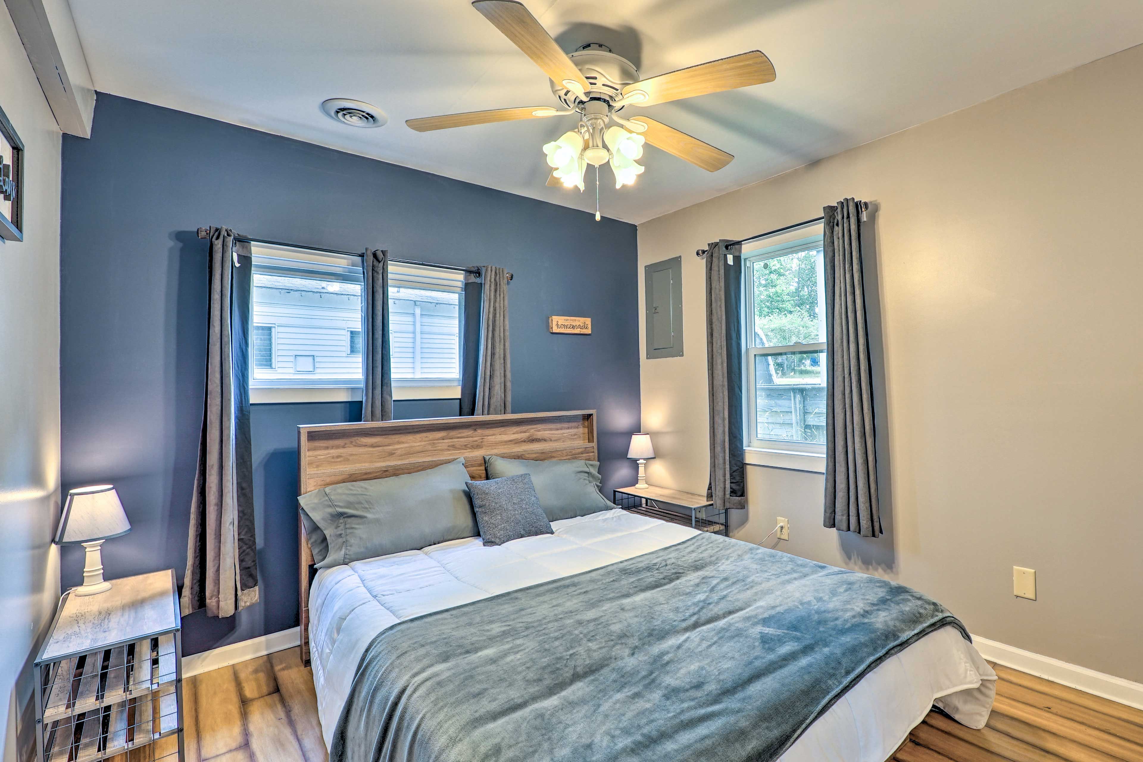 Bedroom 1 | Queen Bed