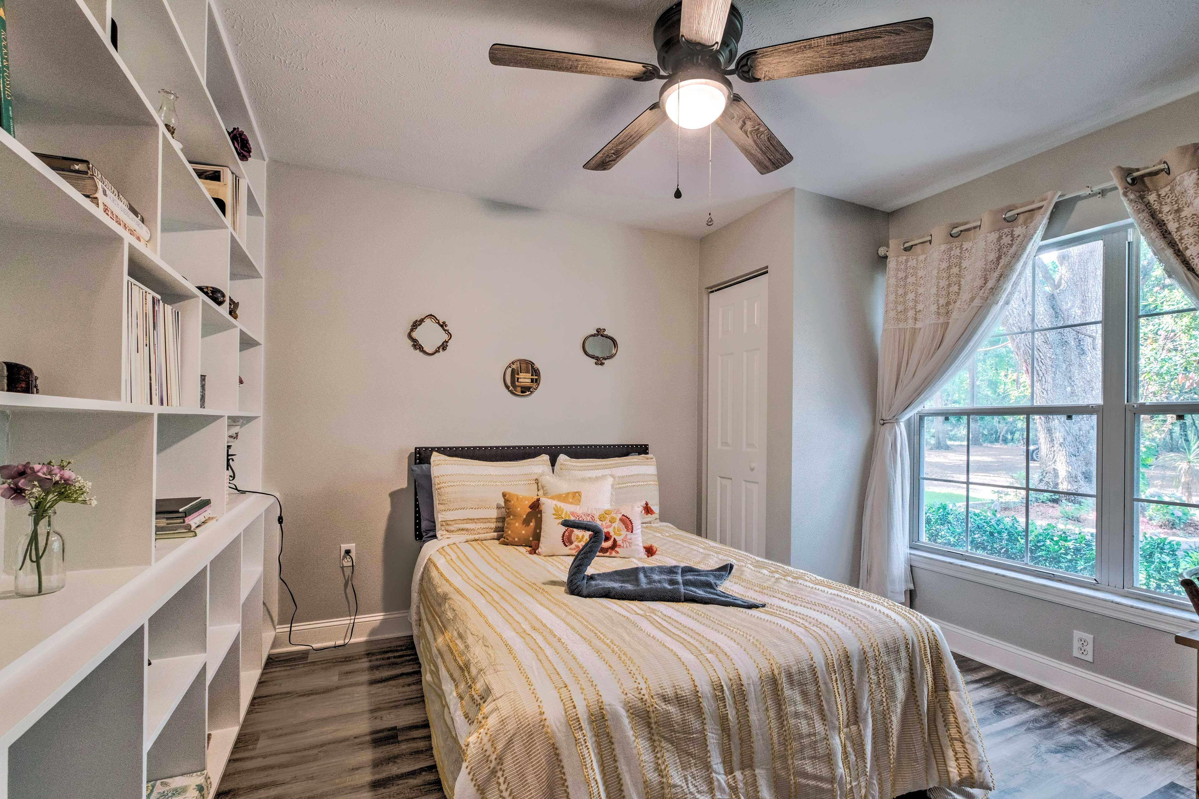 Bedroom 3 | Full Bed | Laptop-Friendly Workspace