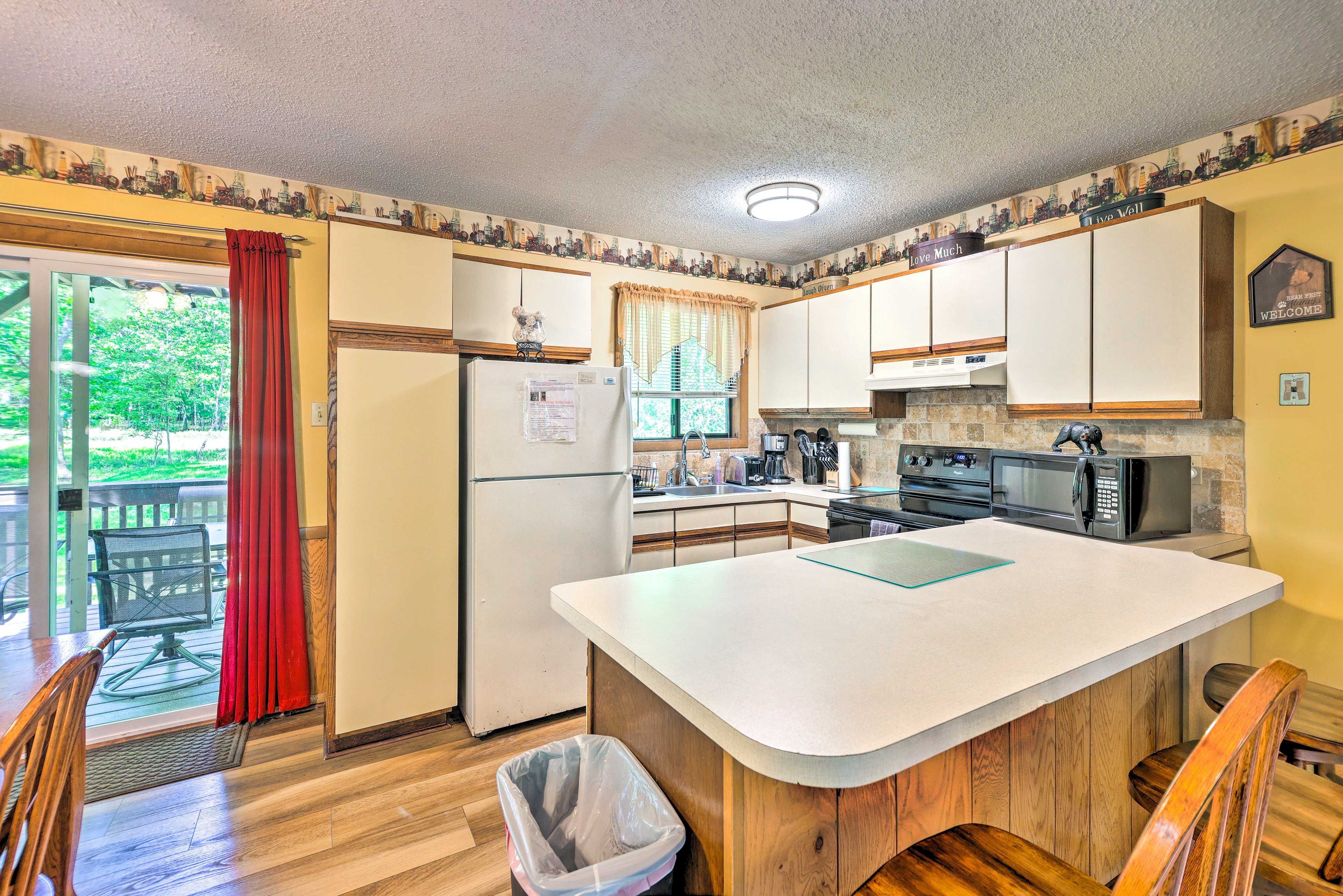 Kitchen | Main Floor | Dishware & Flatware