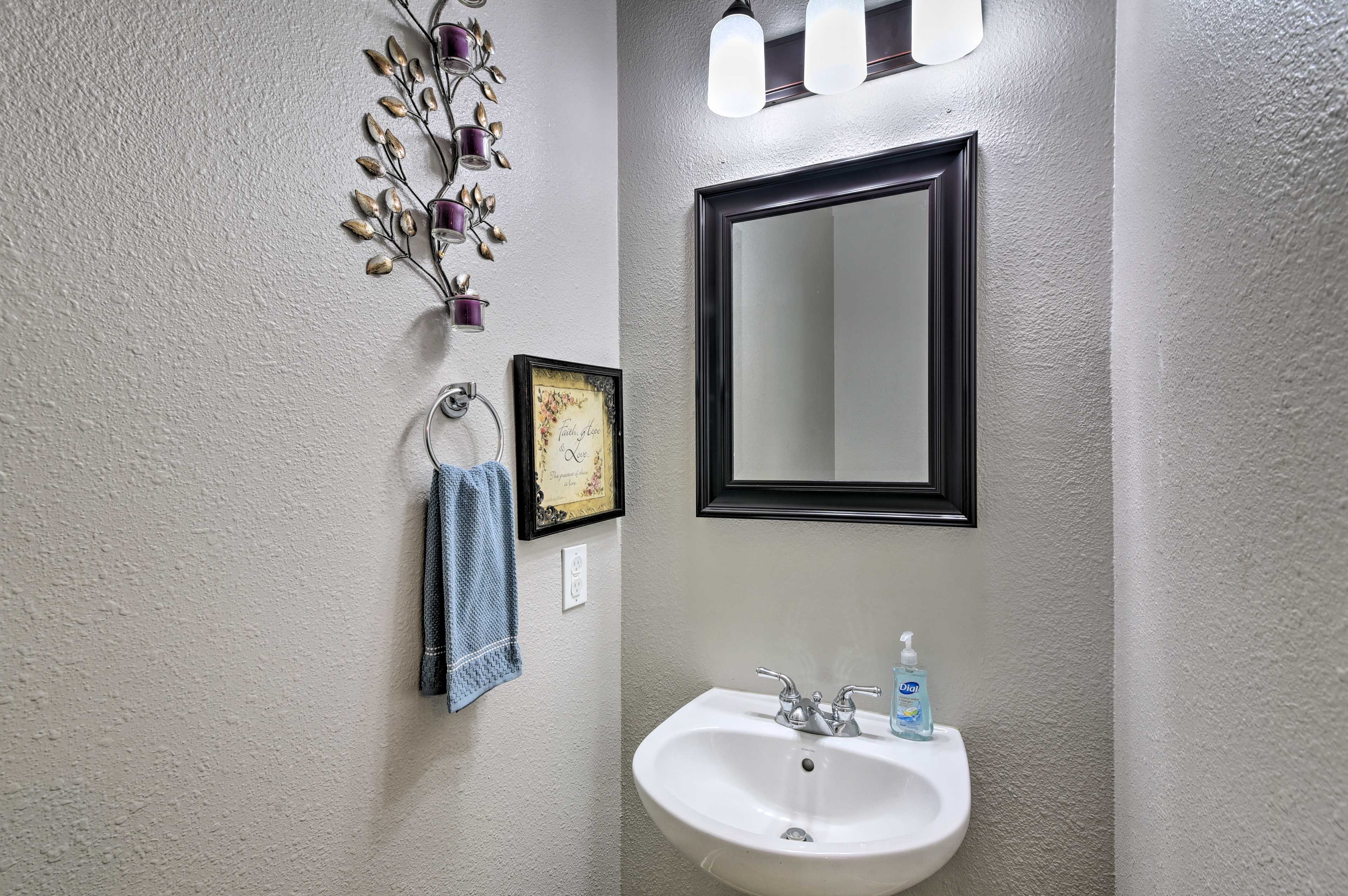 Half Bathroom | 1st Floor