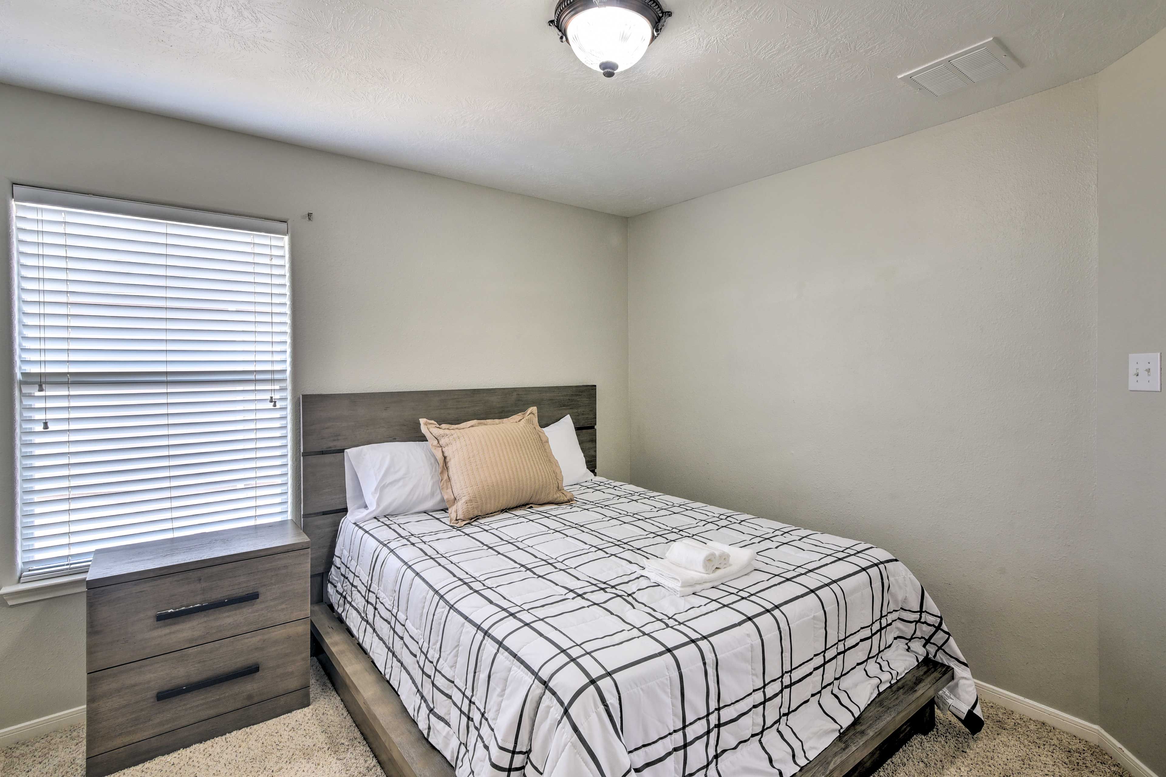 Bedroom 2 | Queen Bed | 2nd Floor