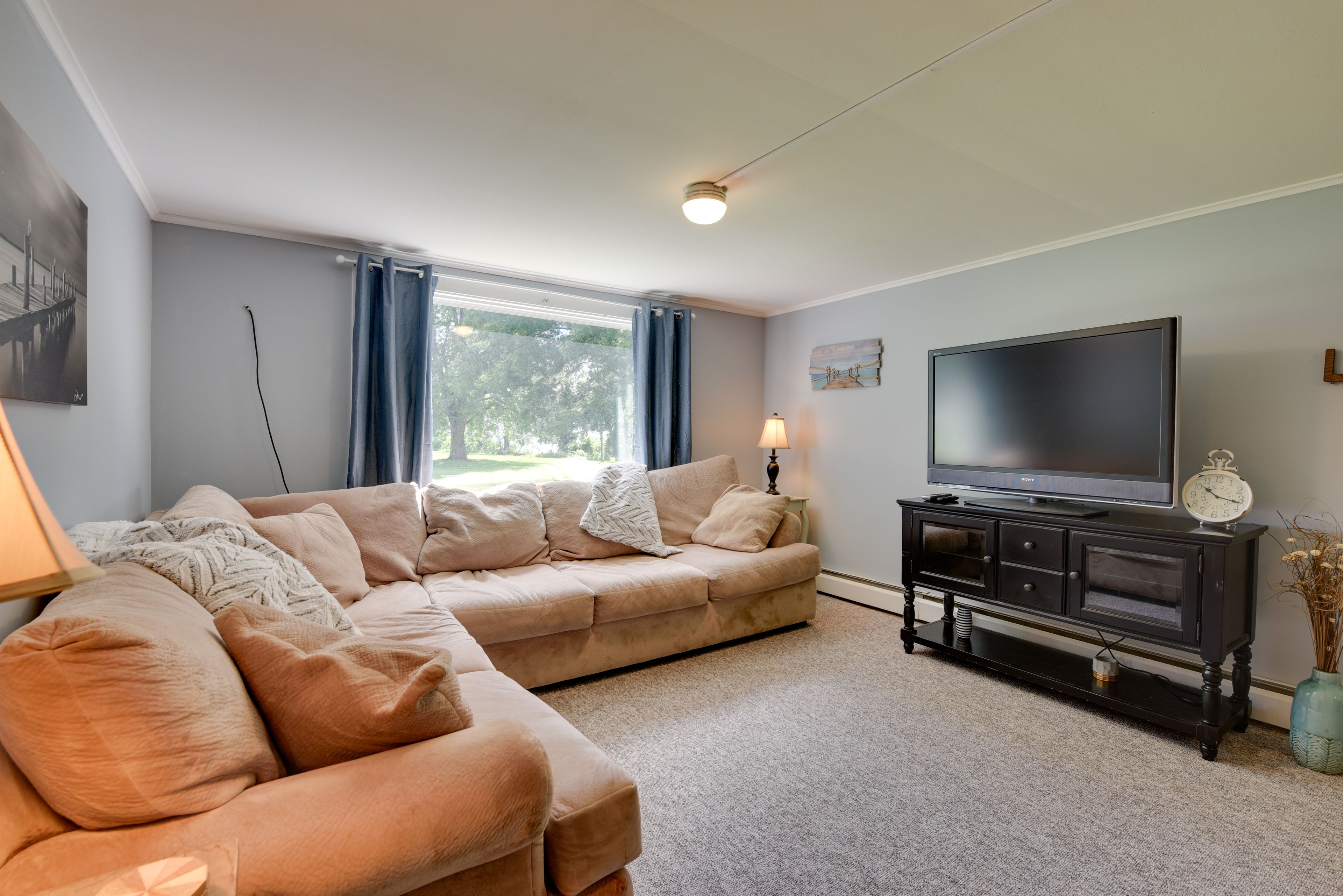 Living Room | Smart TV