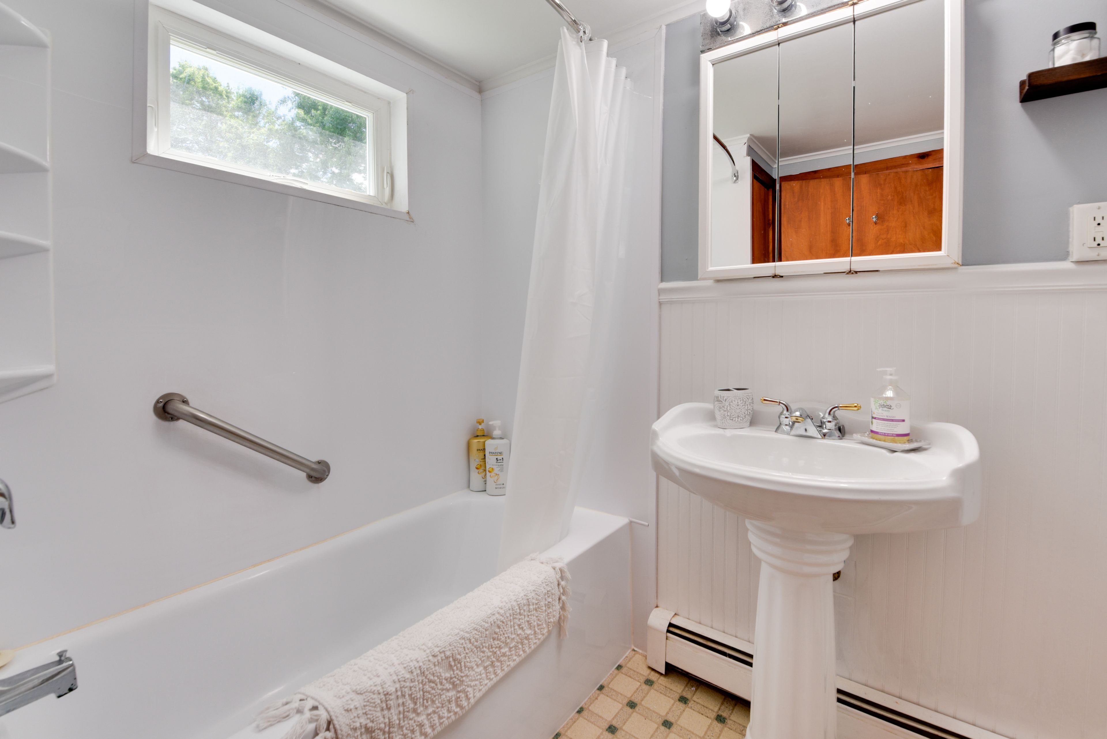 Full Bathroom