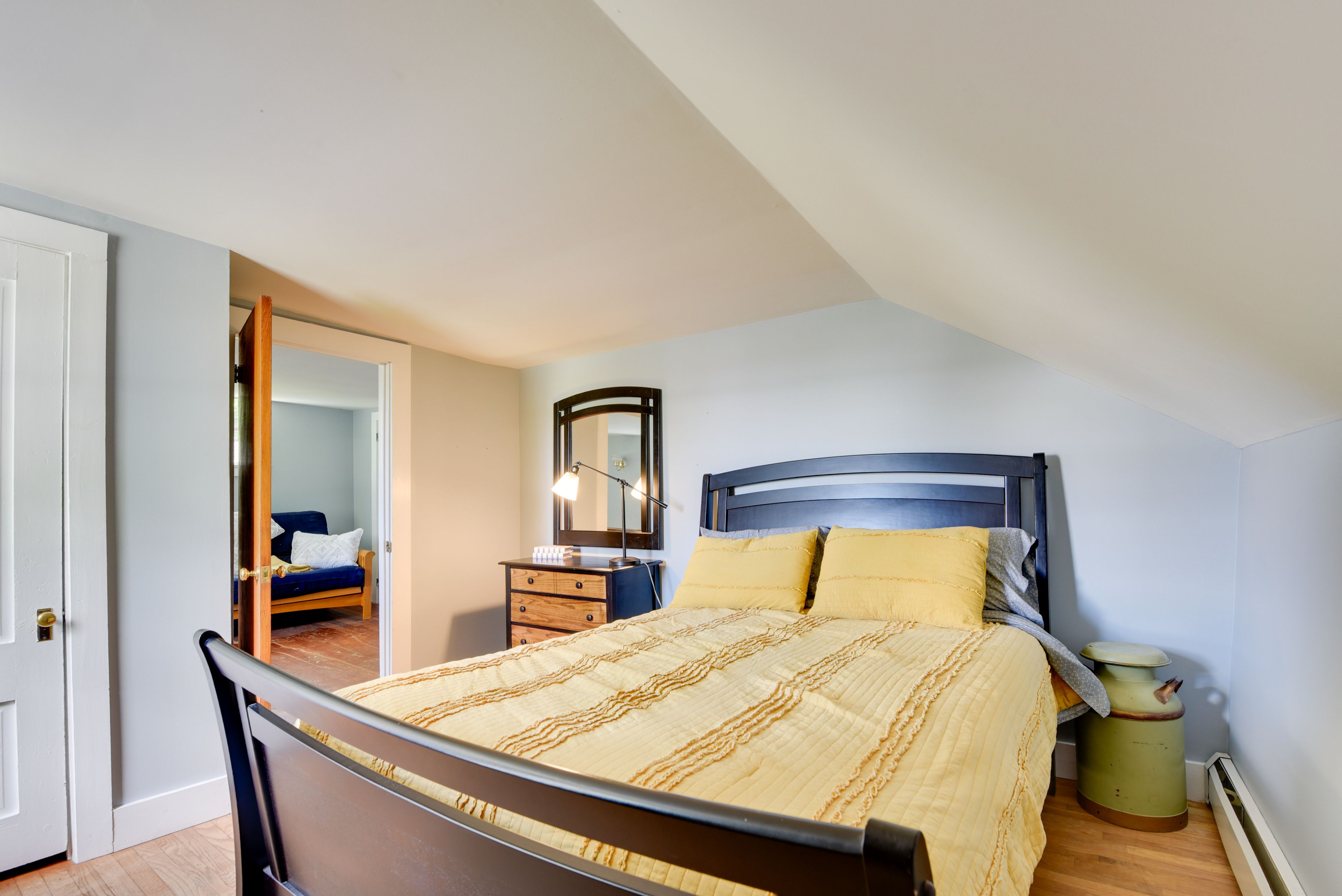 Bedroom 2 | Queen Bed