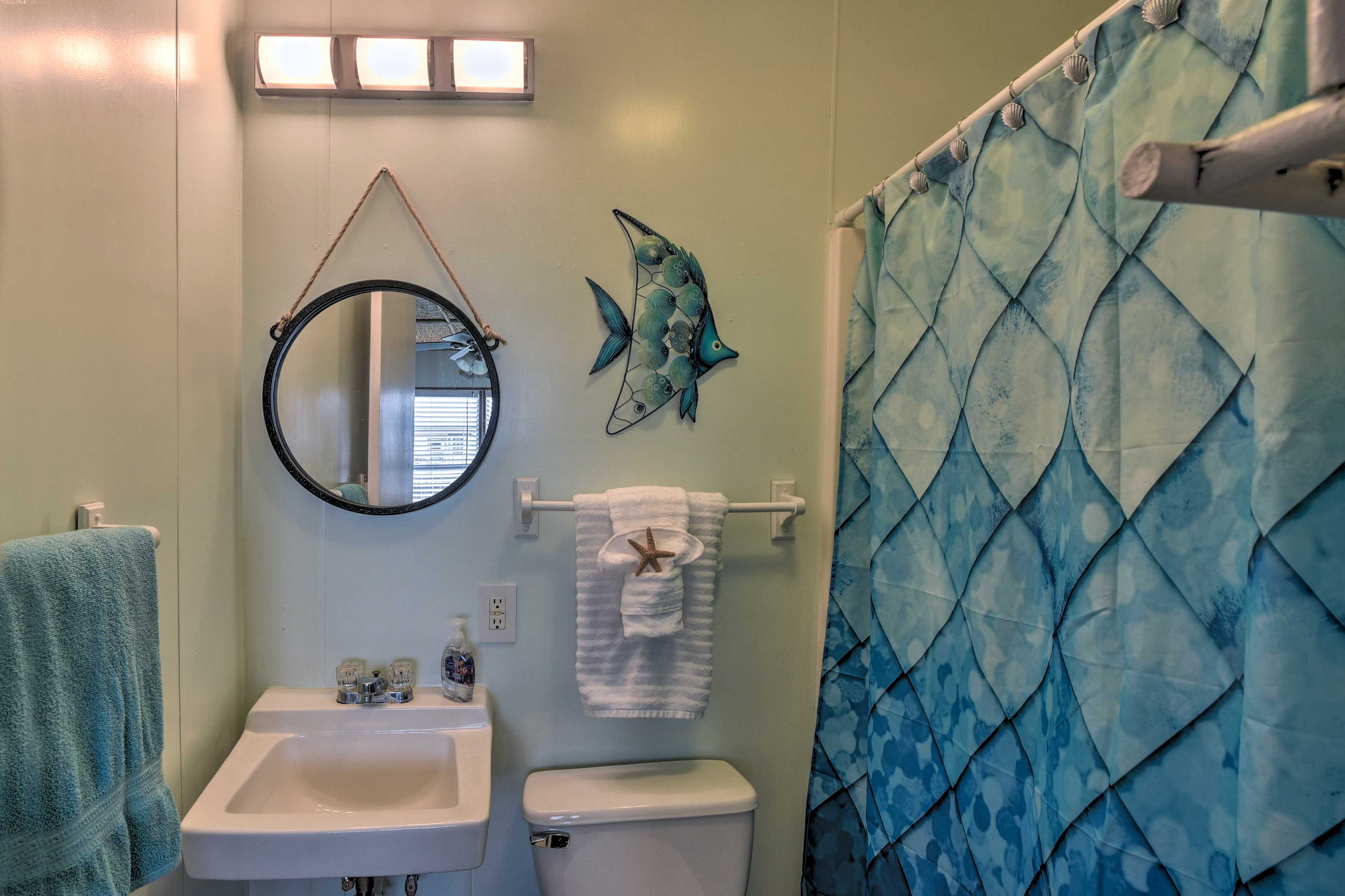 En-Suite Bathroom | Towels Provided | Hair Dryer