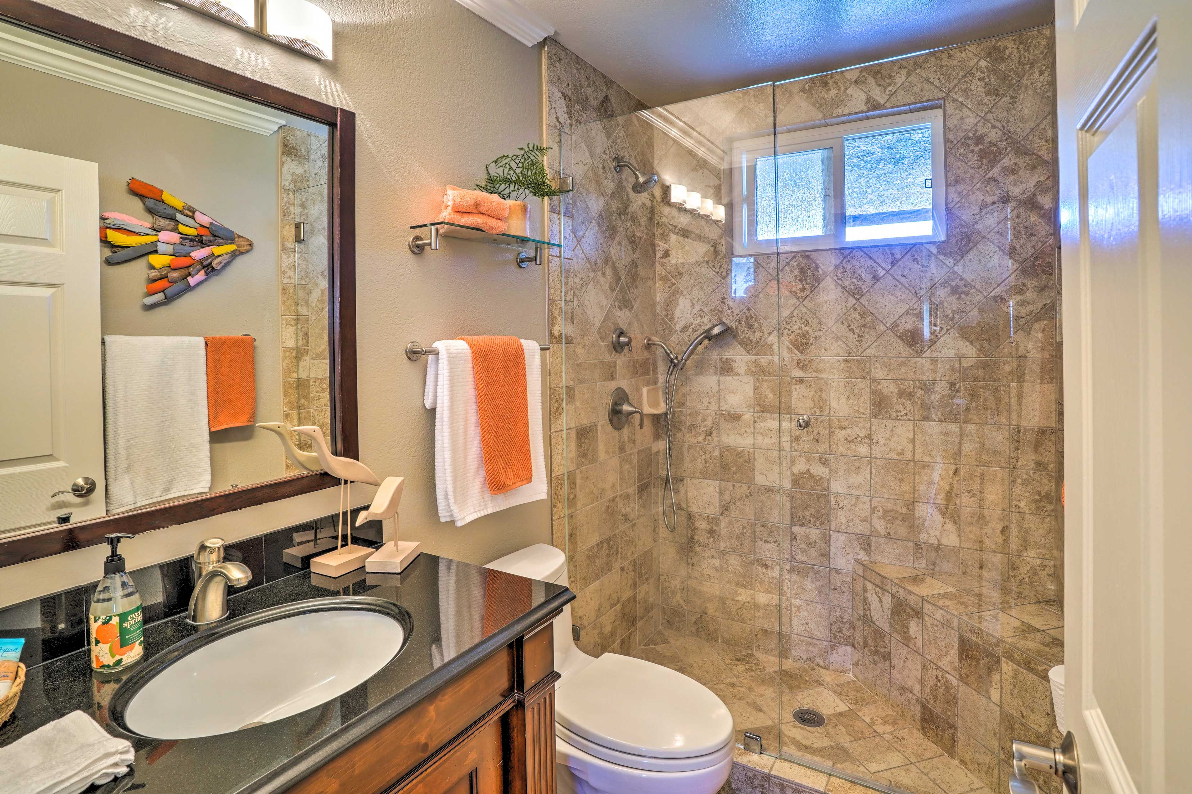 Full Bathroom | Complimentary Toiletries