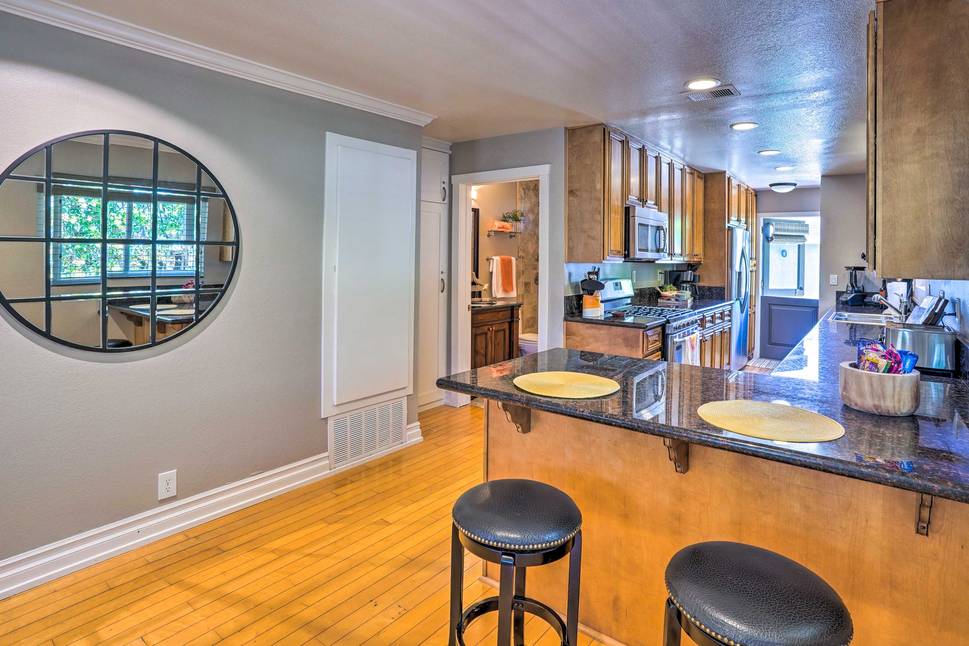 Kitchen | Pots & Pans | Crockpot | Spices | Toaster