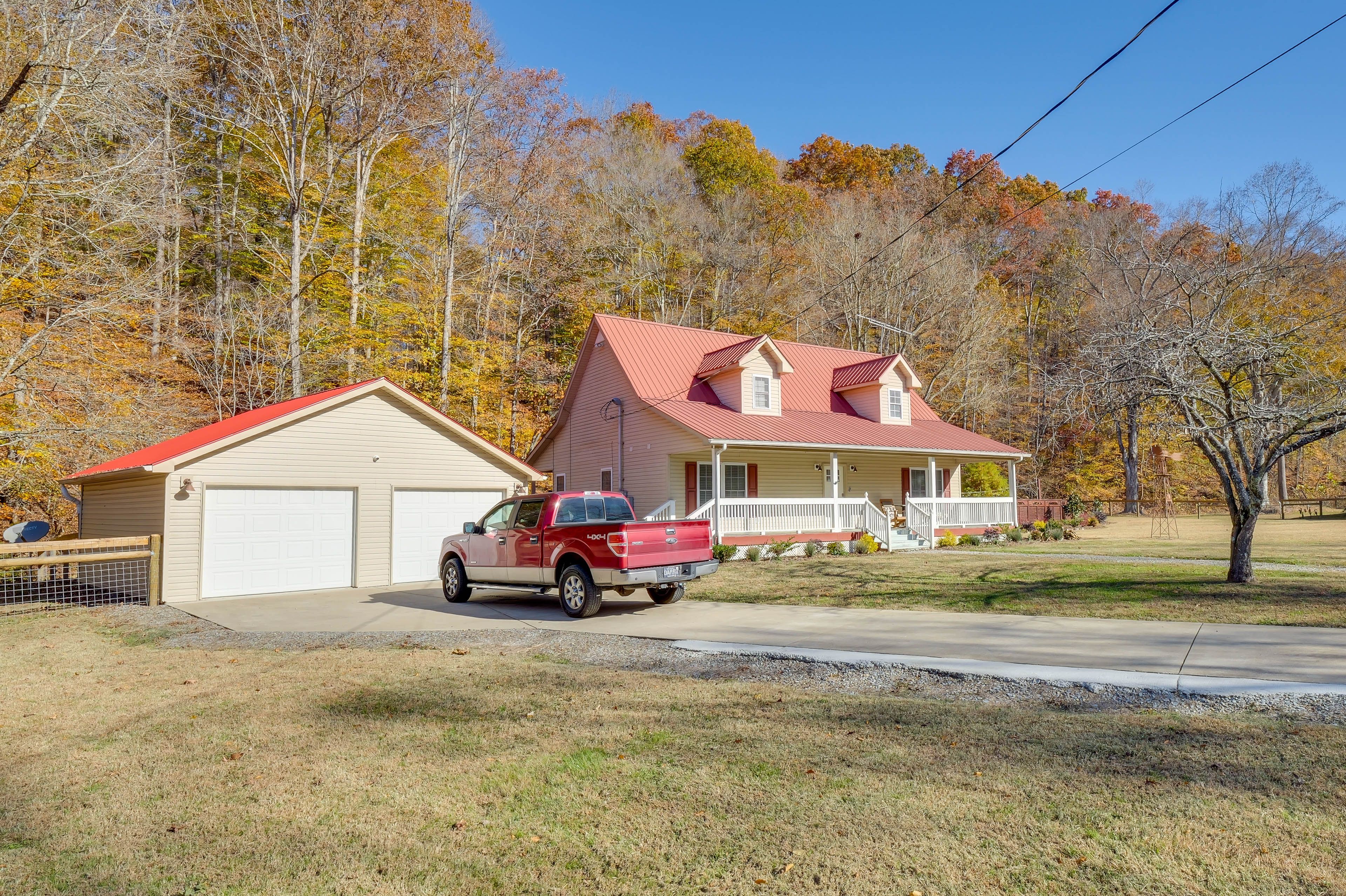 Parking | Driveway (3 Vehicles) | Front (2 Vehicles)