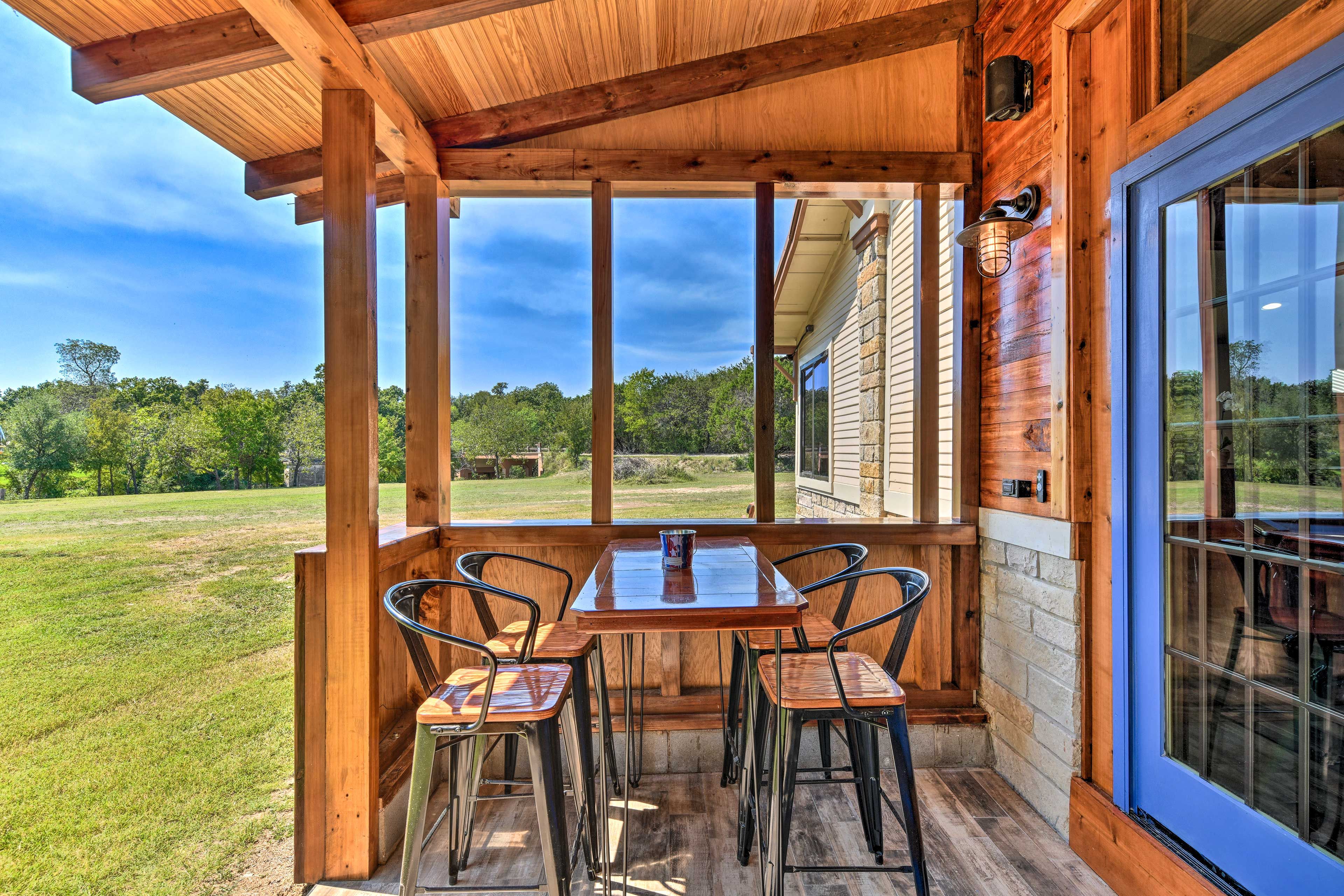 Covered Patio | Outdoor Dining Area