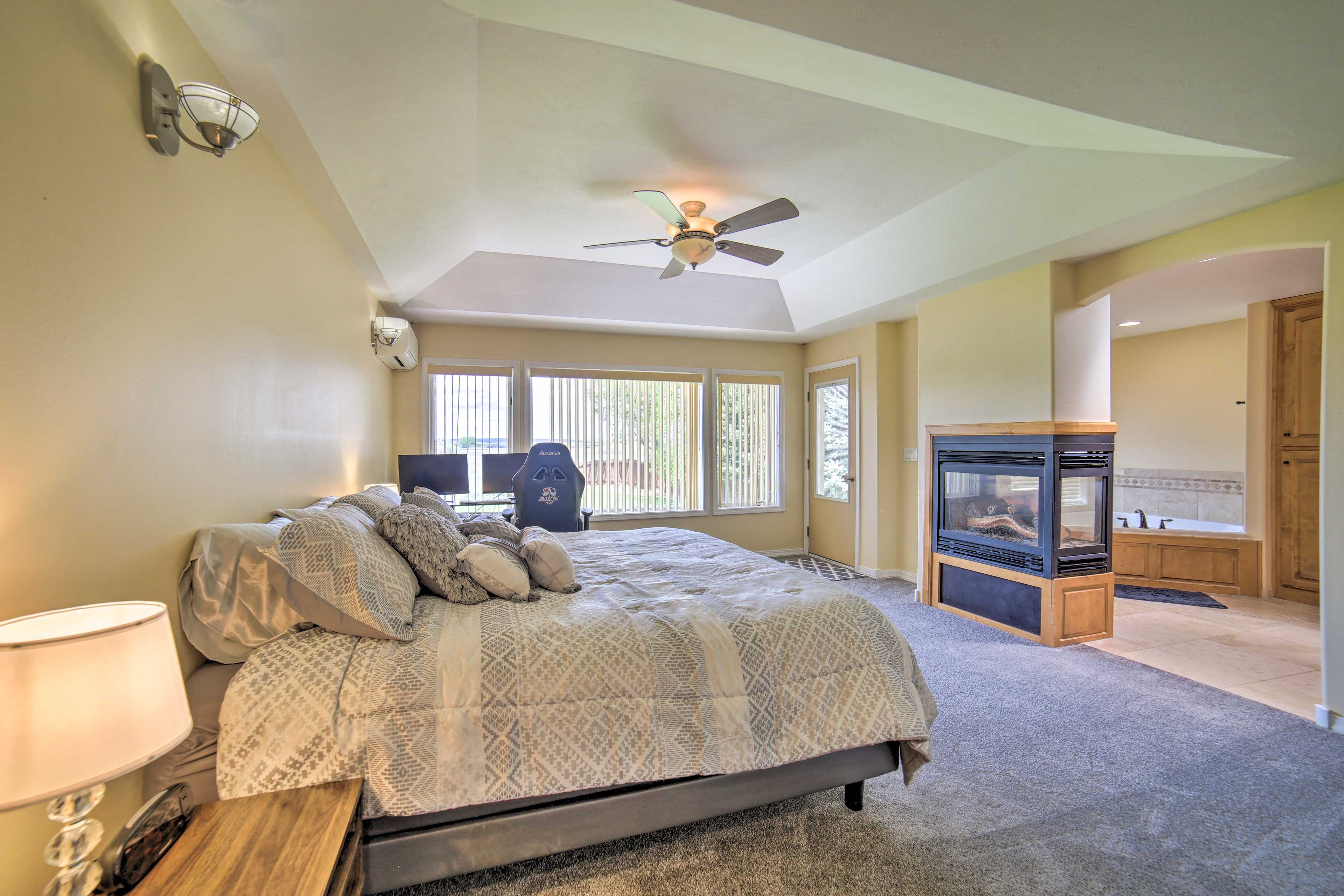 Bedroom 1 | King Bed | En-Suite Bathroom
