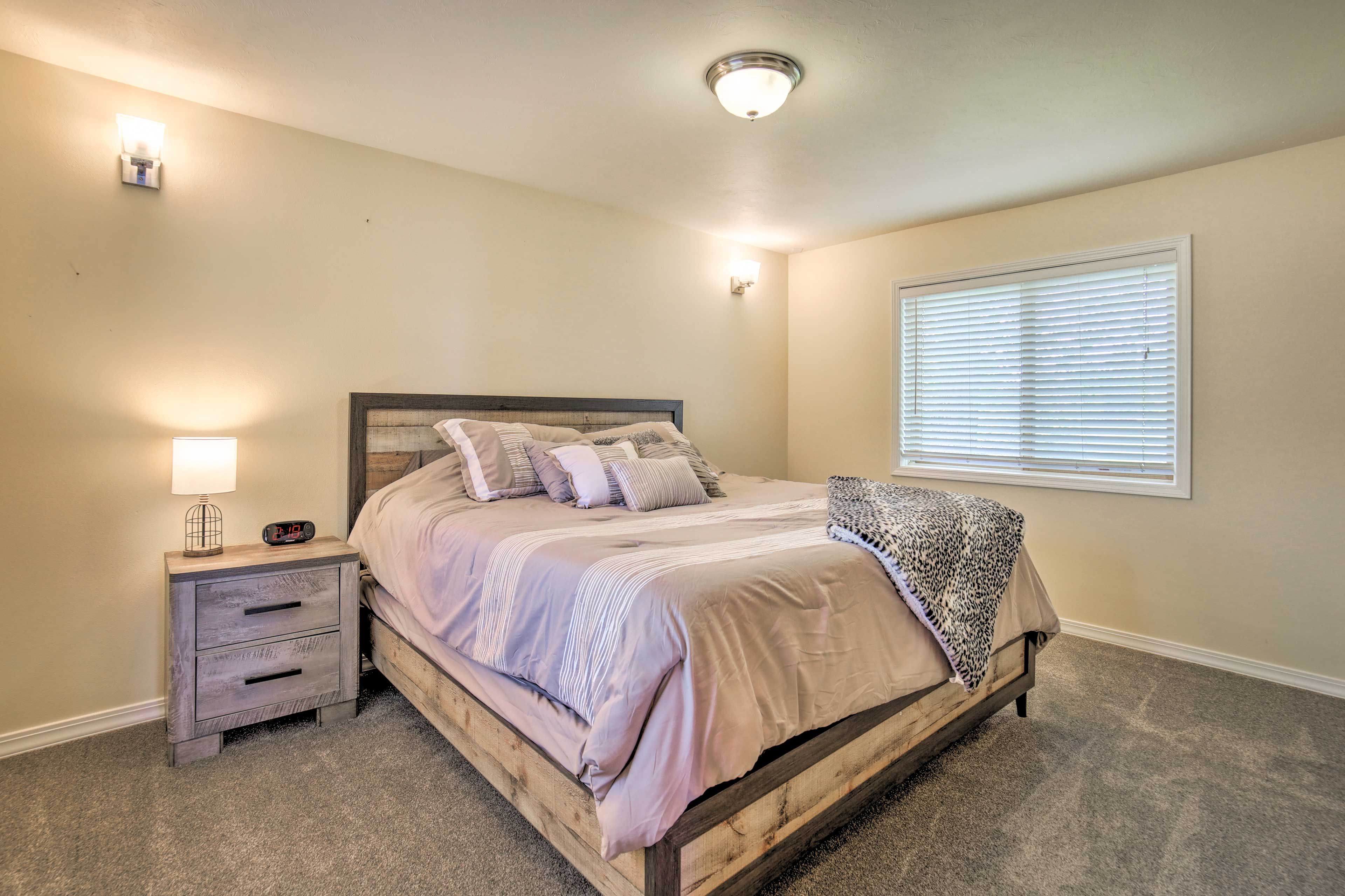 Bedroom 2 | King Bed