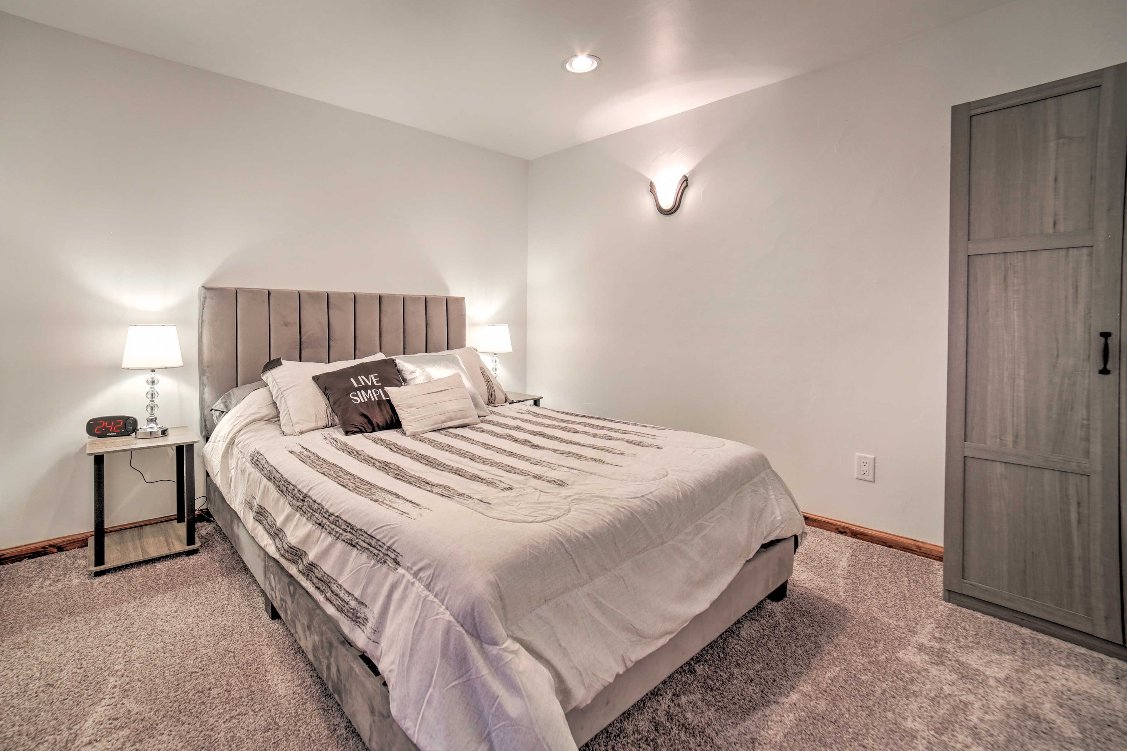 Bedroom 5 | Queen Bed