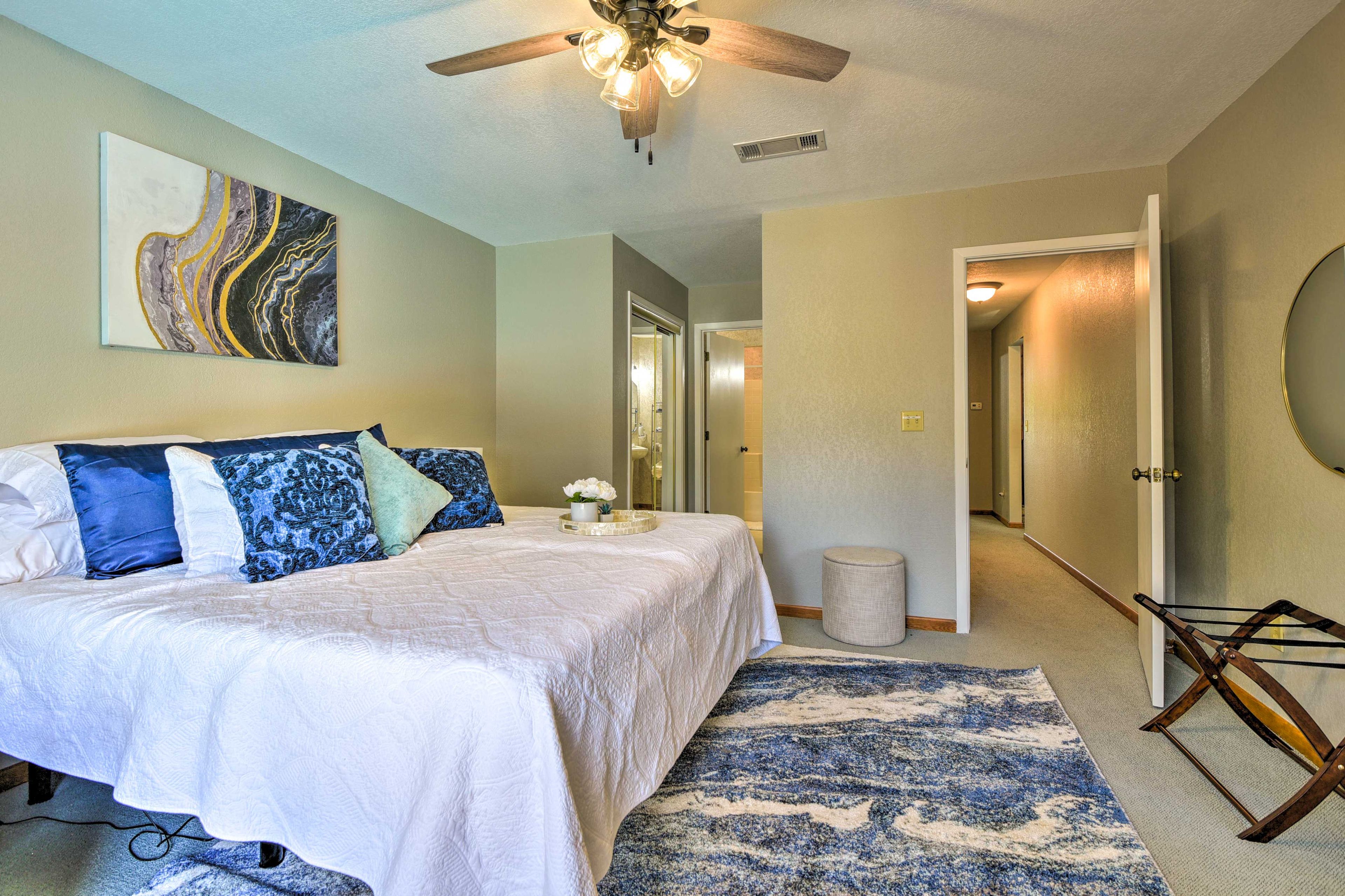 Bedroom 1 | Split King Bed | En-Suite Bathroom