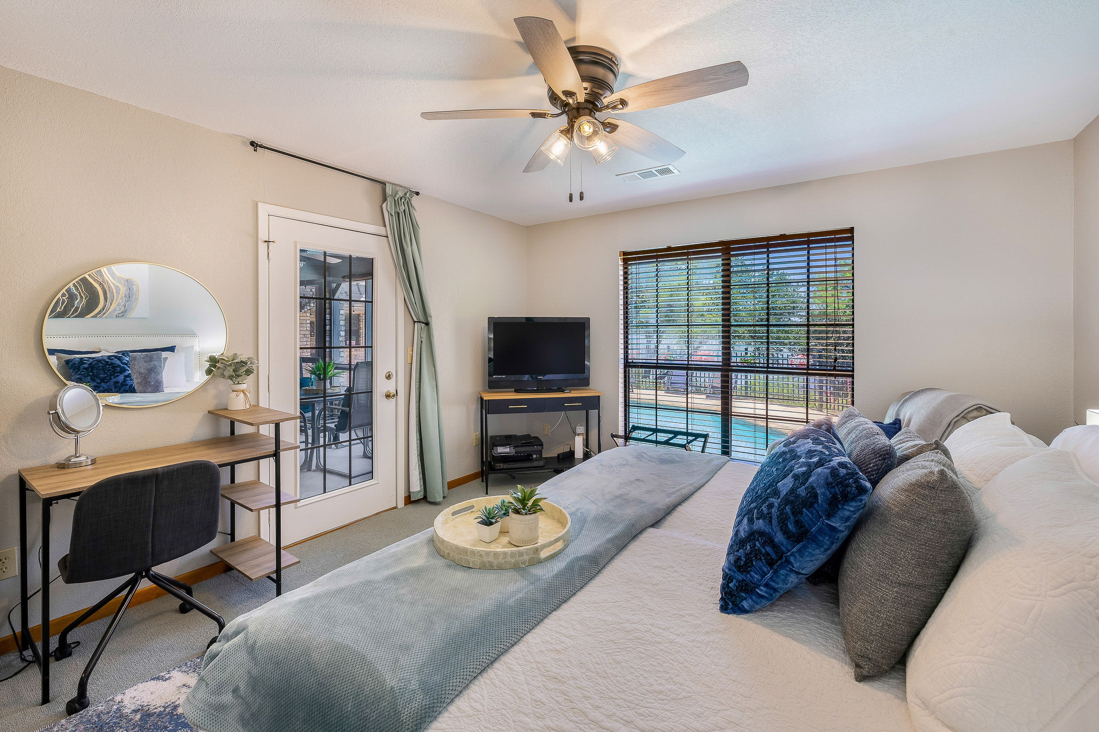 Bedroom 1 | Split King Bed | En-Suite Bathroom