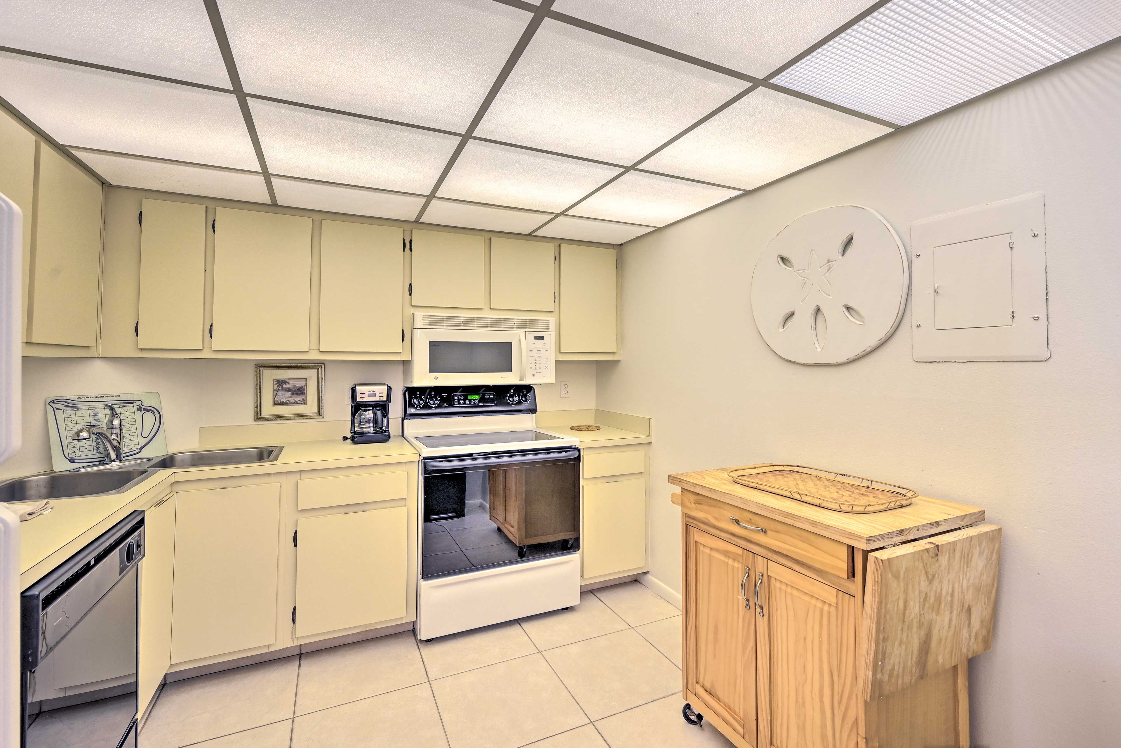 Kitchen | Fully Equipped | Coffee Maker | Toaster Oven