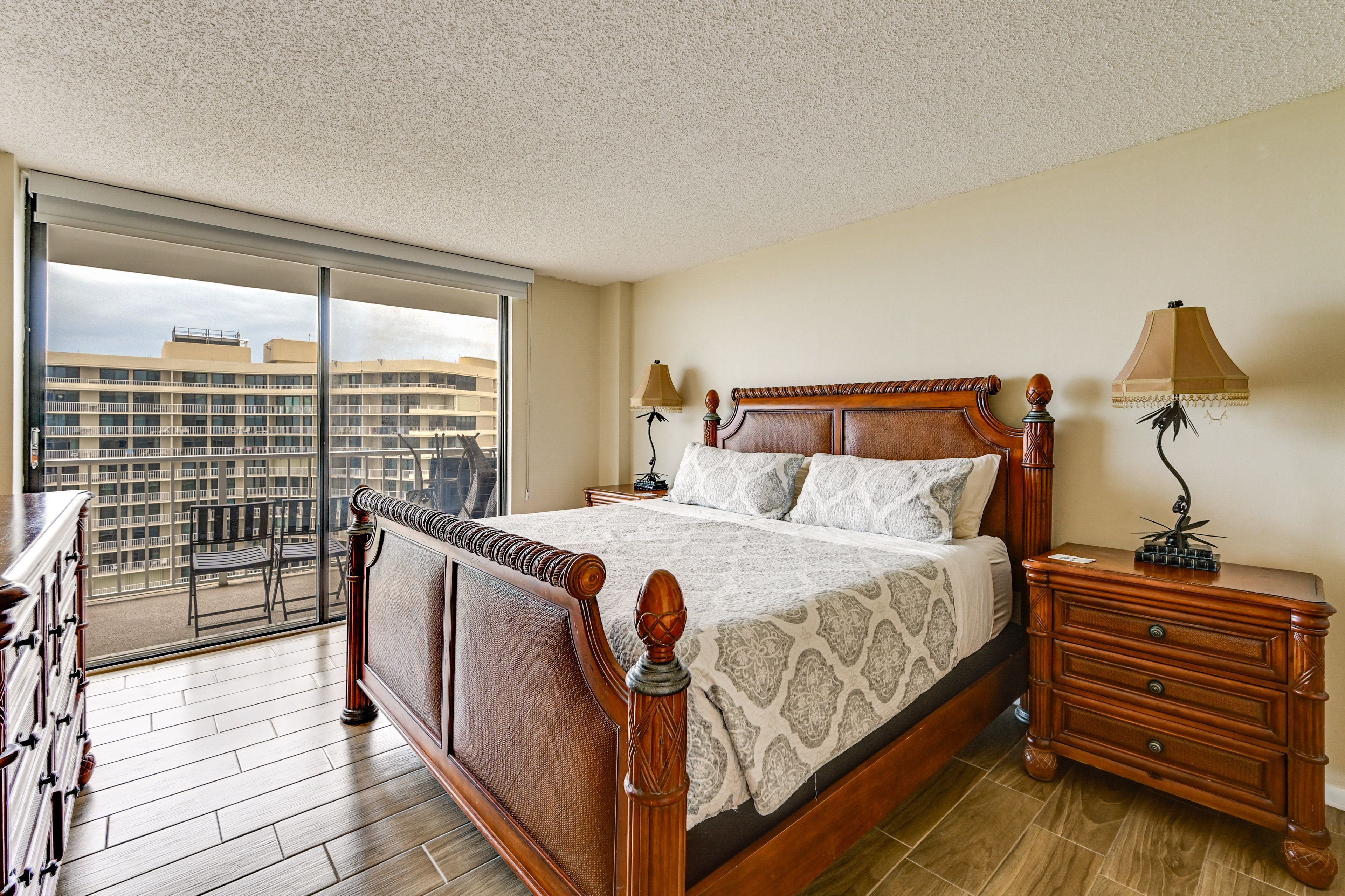 Bedroom 1 | King Bed | Balcony Access | En-Suite Bathroom