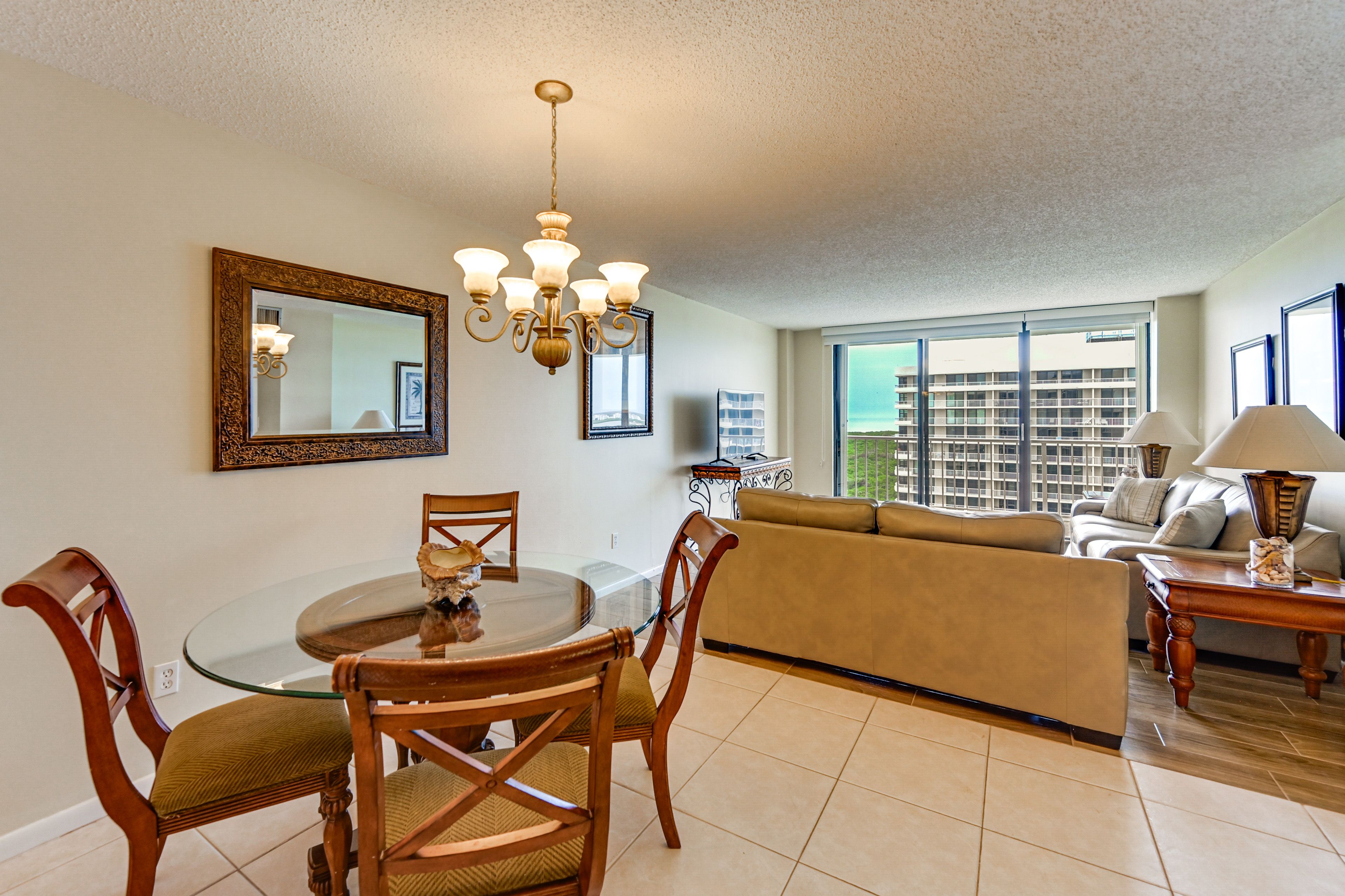 Dining Area | Dishes & Flatware Provided