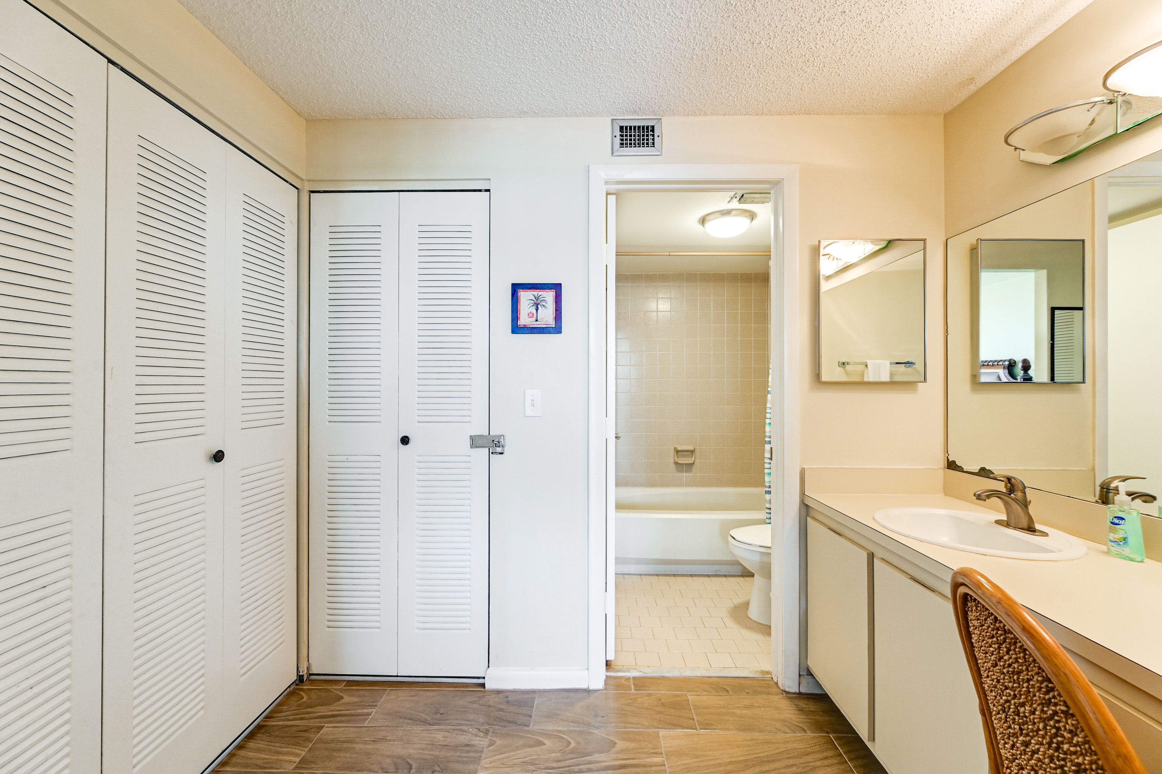 En-Suite Bathroom | Towels & Linens Provided