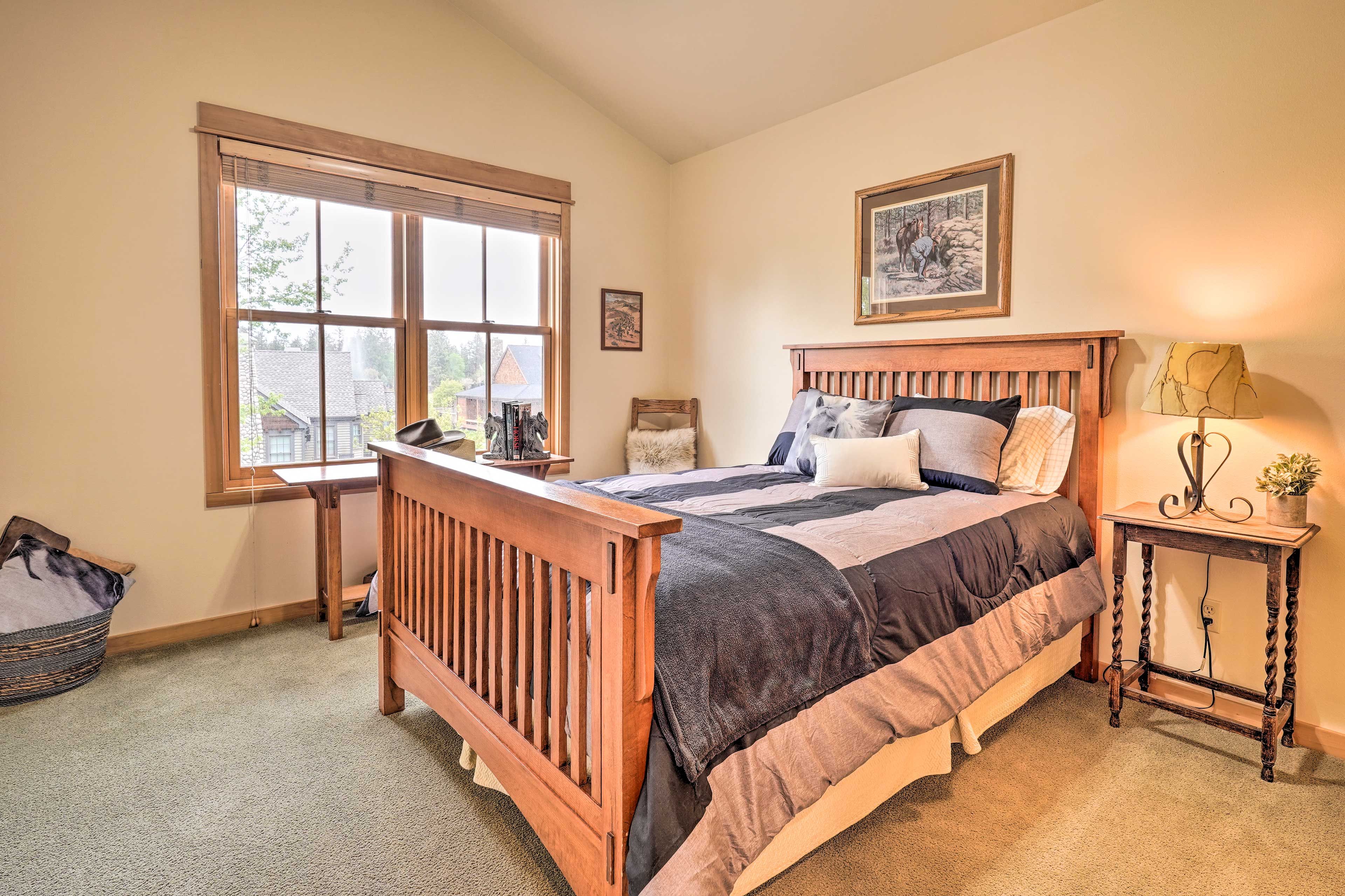 Bedroom 3 | Queen Bed